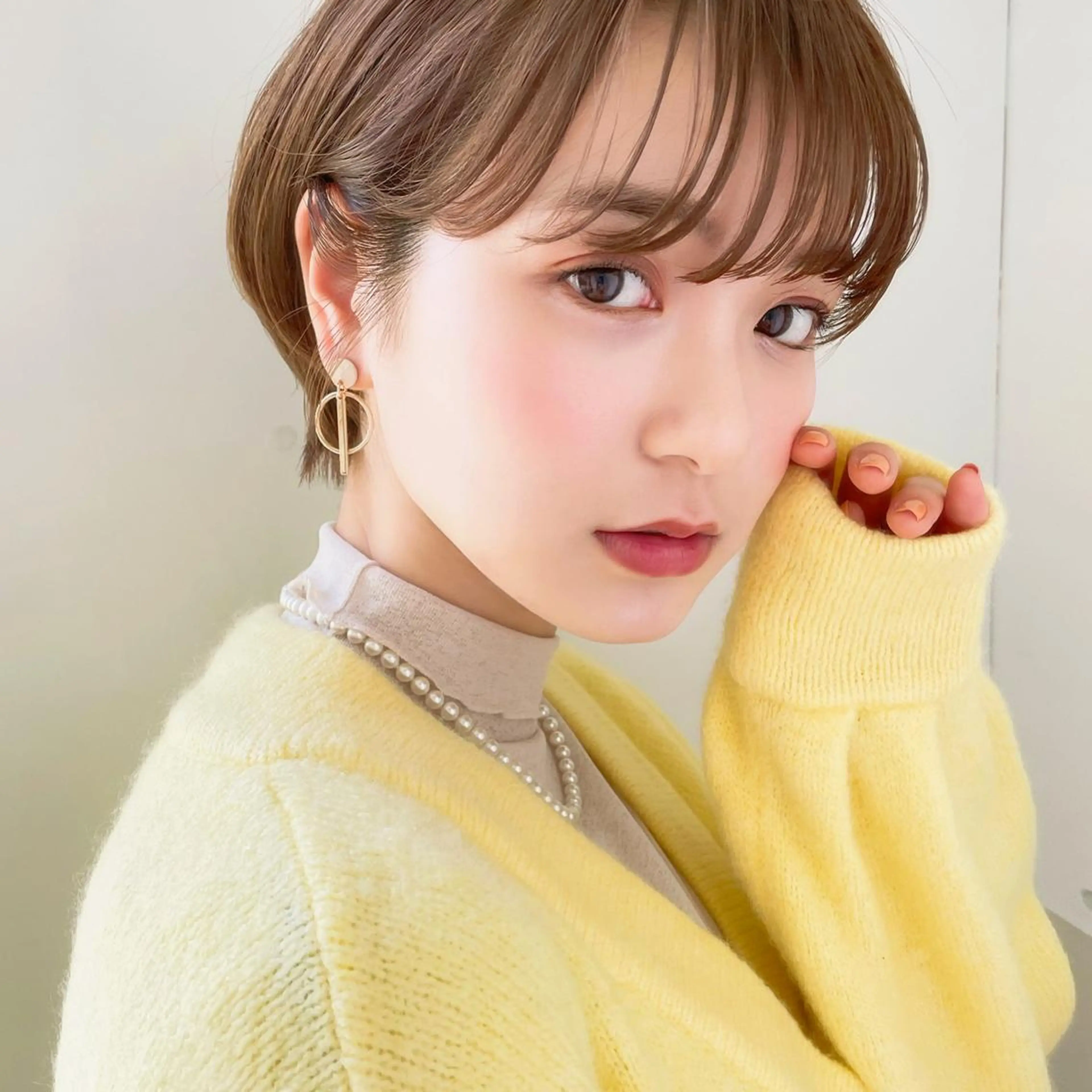 ショート カラー ハイトーンカラー ショートヘア chama レイヤーカットのヘアスタイル