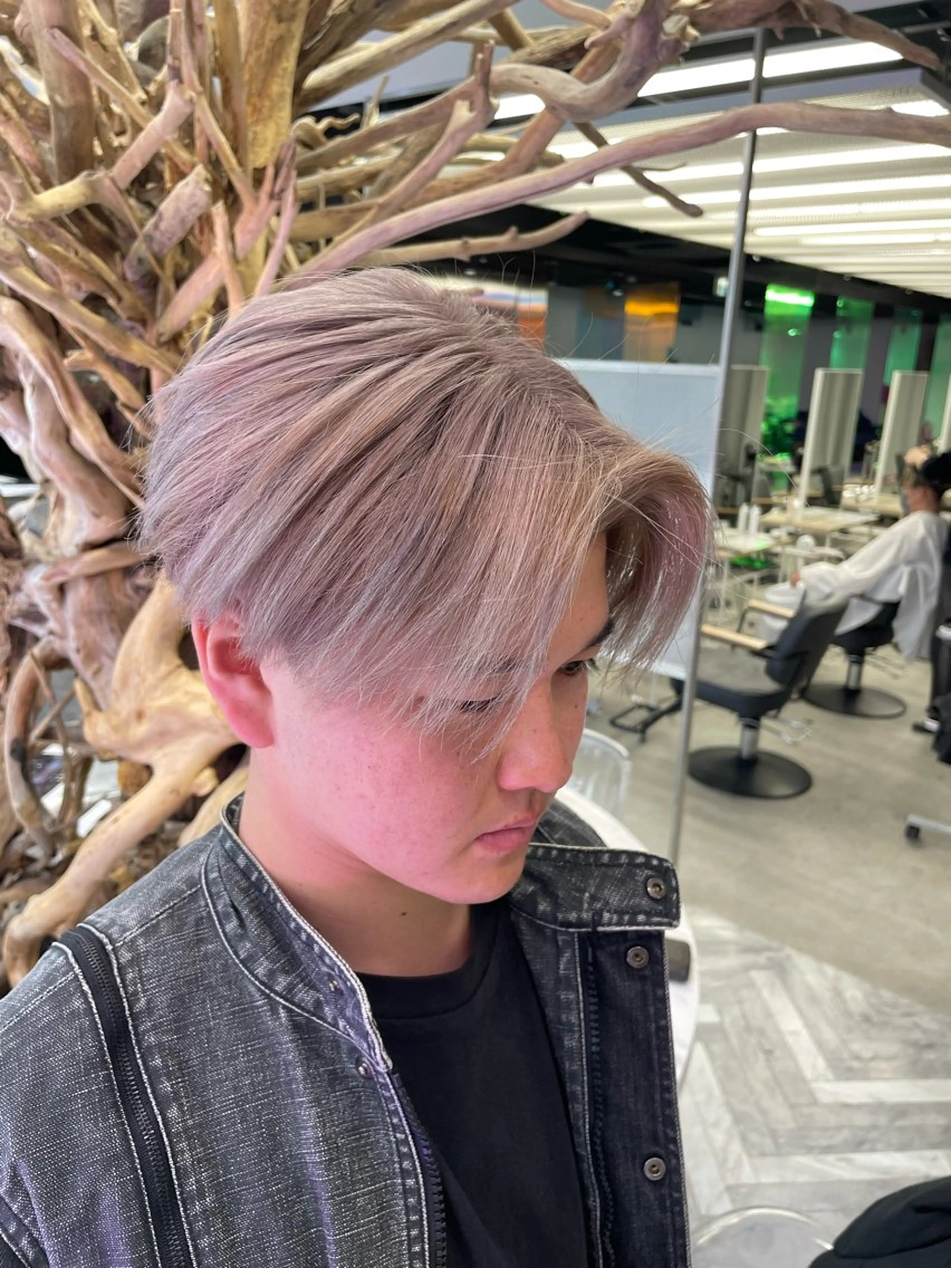 ショート カラー メンズ メンズパーマ メンズツイストパーマ 波巻きパーマ ツイストパーマ ヘアカラー カラーモデル⚡️ REONのヘアスタイル