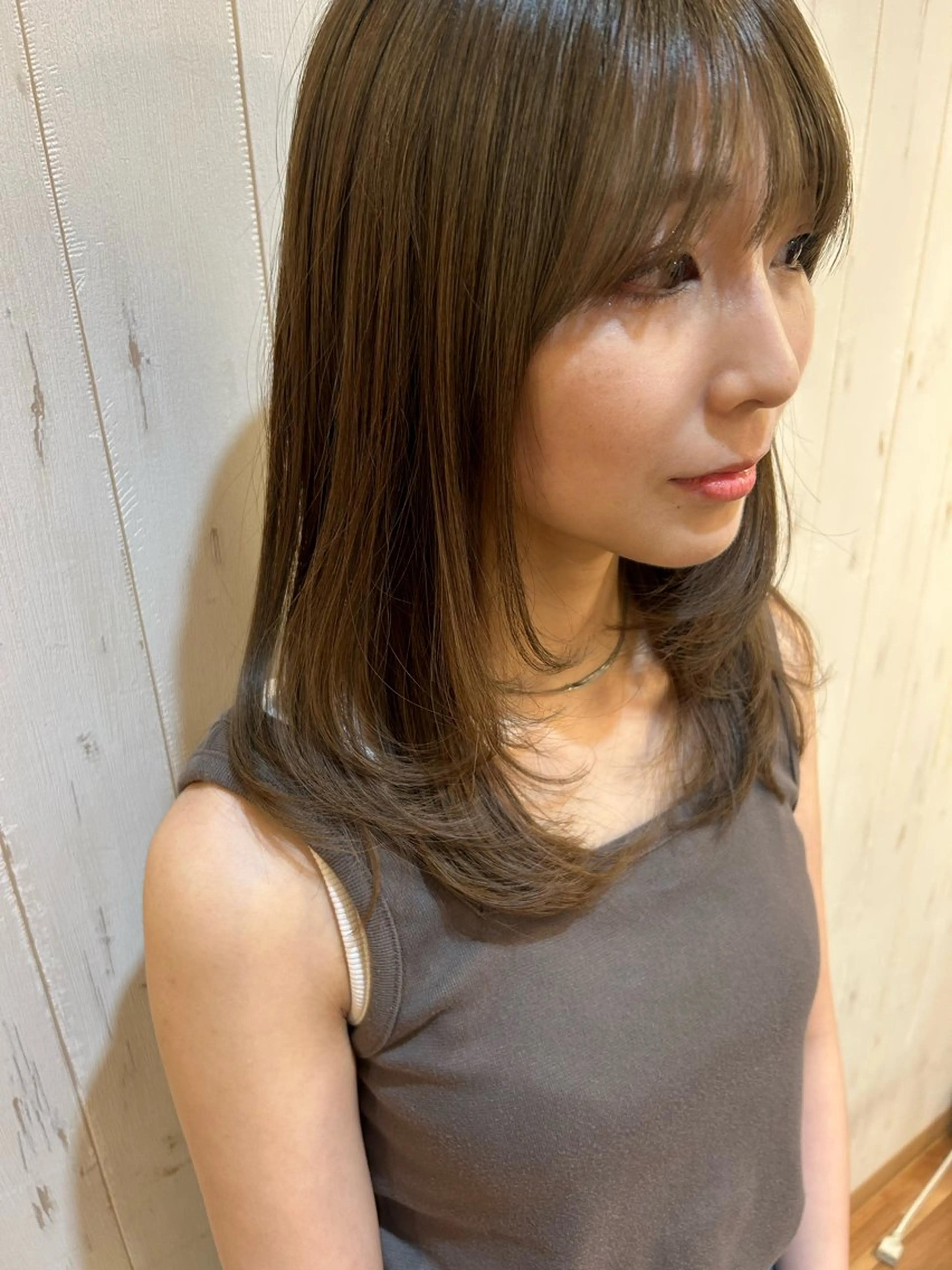 セミロング カラー 顔周りカット レイヤーカット 青栁 穂香のヘアスタイル
