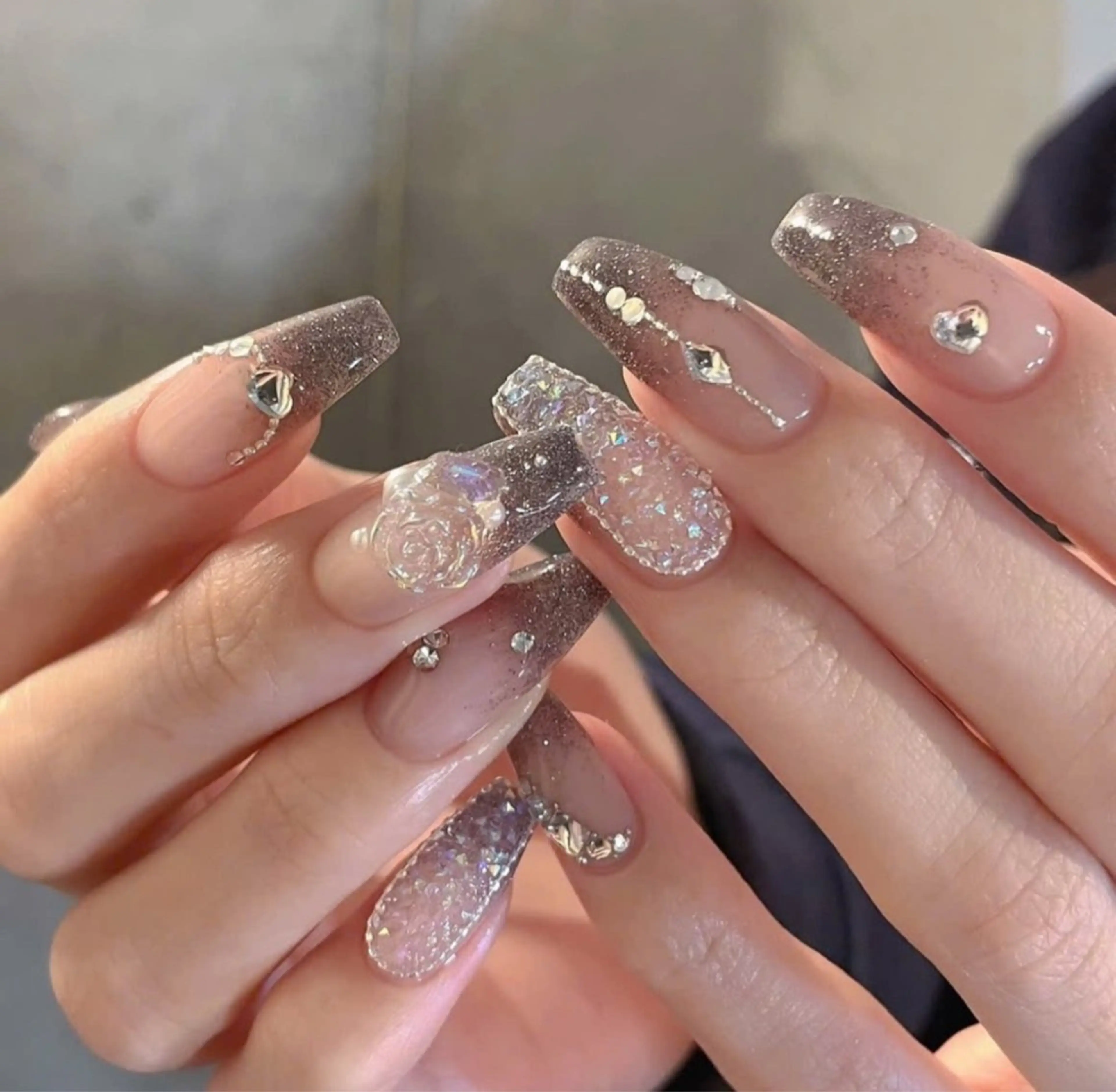 ネイル アニマル柄 オーロラネイル チークネイル フラッシュネイル ジェルネイル ハンドネイル Lyna Nail のネイルデザイン