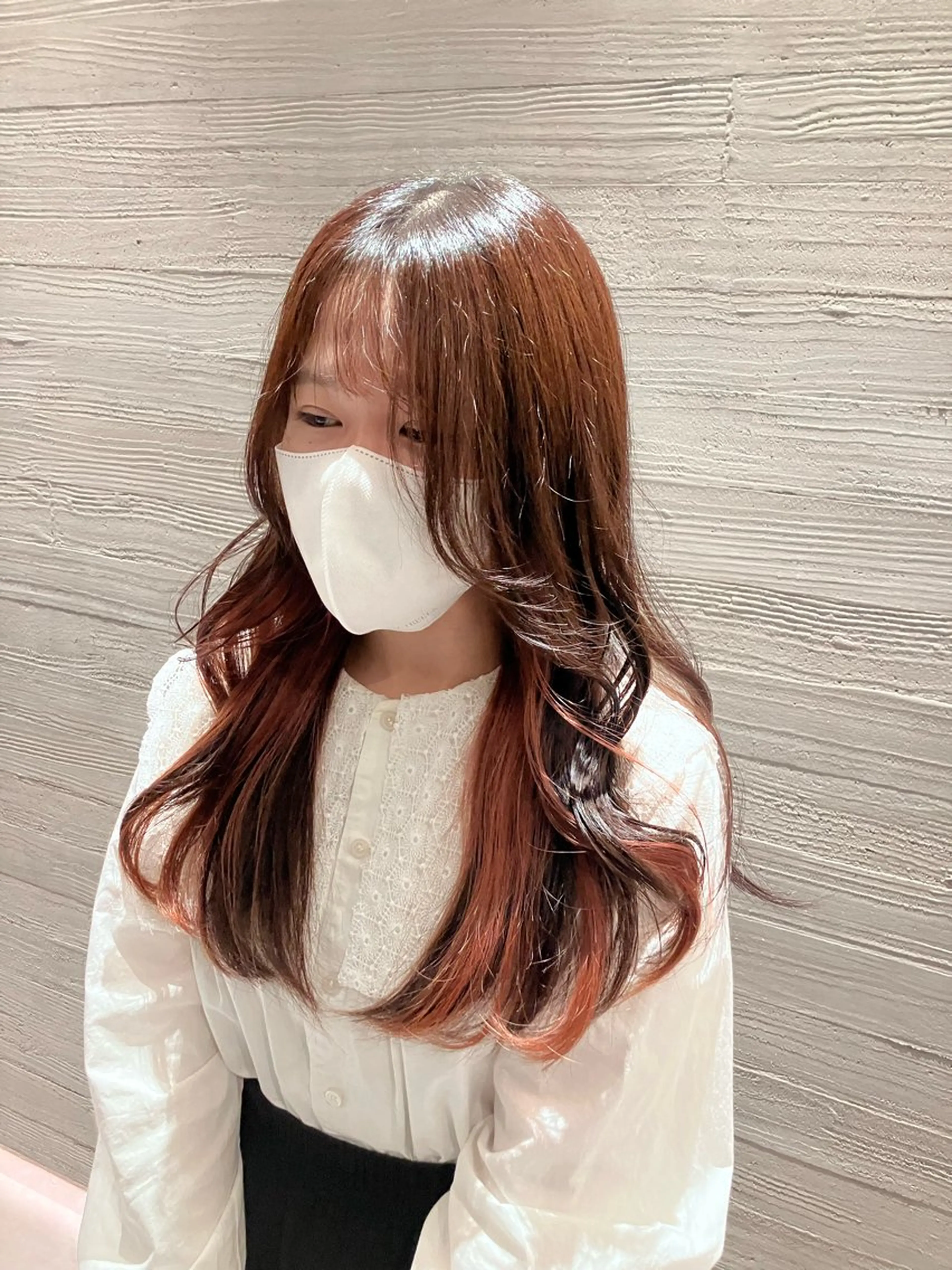 ロング 顔まわりレイヤー レイヤーカット サキ🤍ハイトーン 🩰くびれ巻きヘアのヘアスタイル