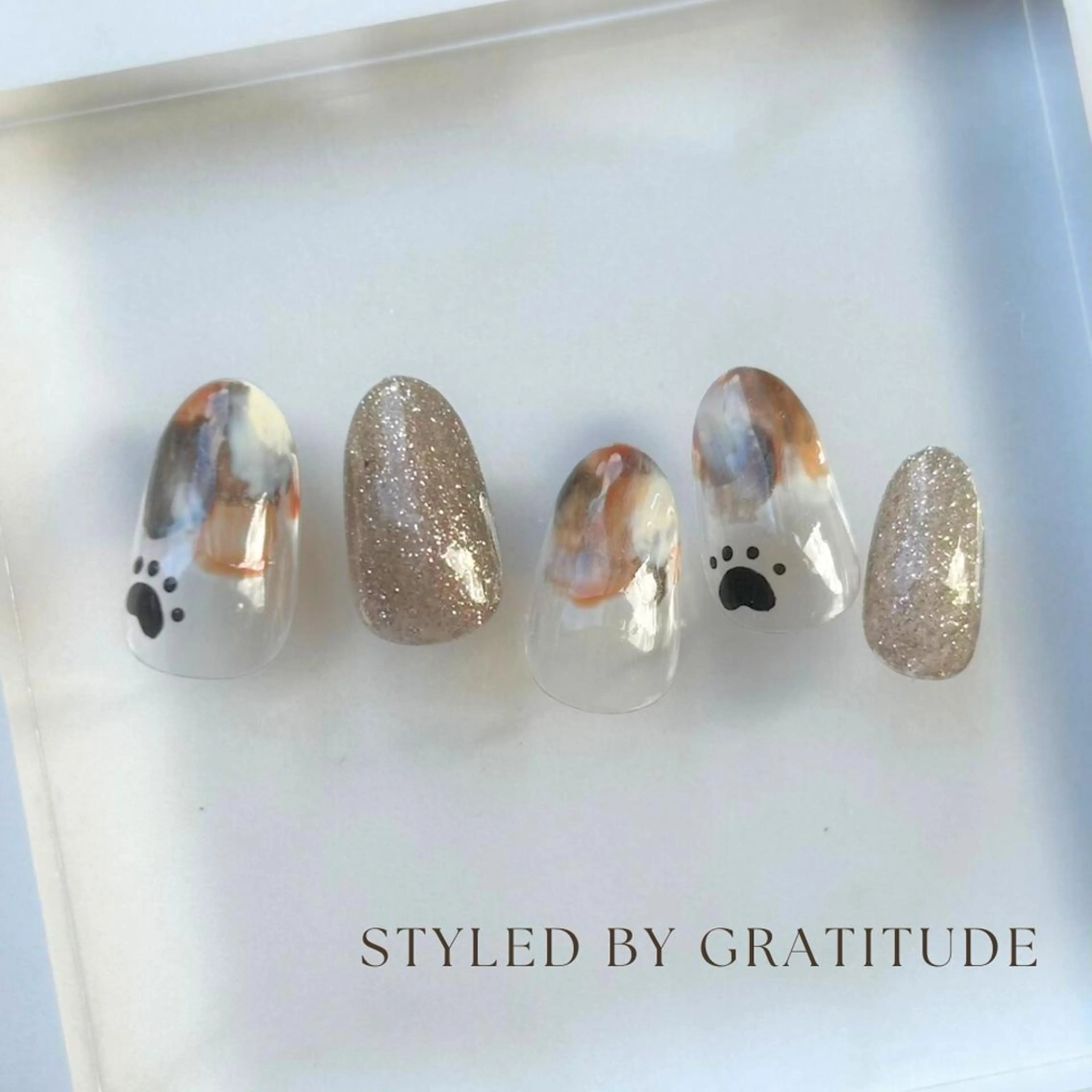 ネイル アートネイル ブラウン ニュアンスネイル ぷっくりネイル ハンドネイル gratitude 牧田のネイルデザイン