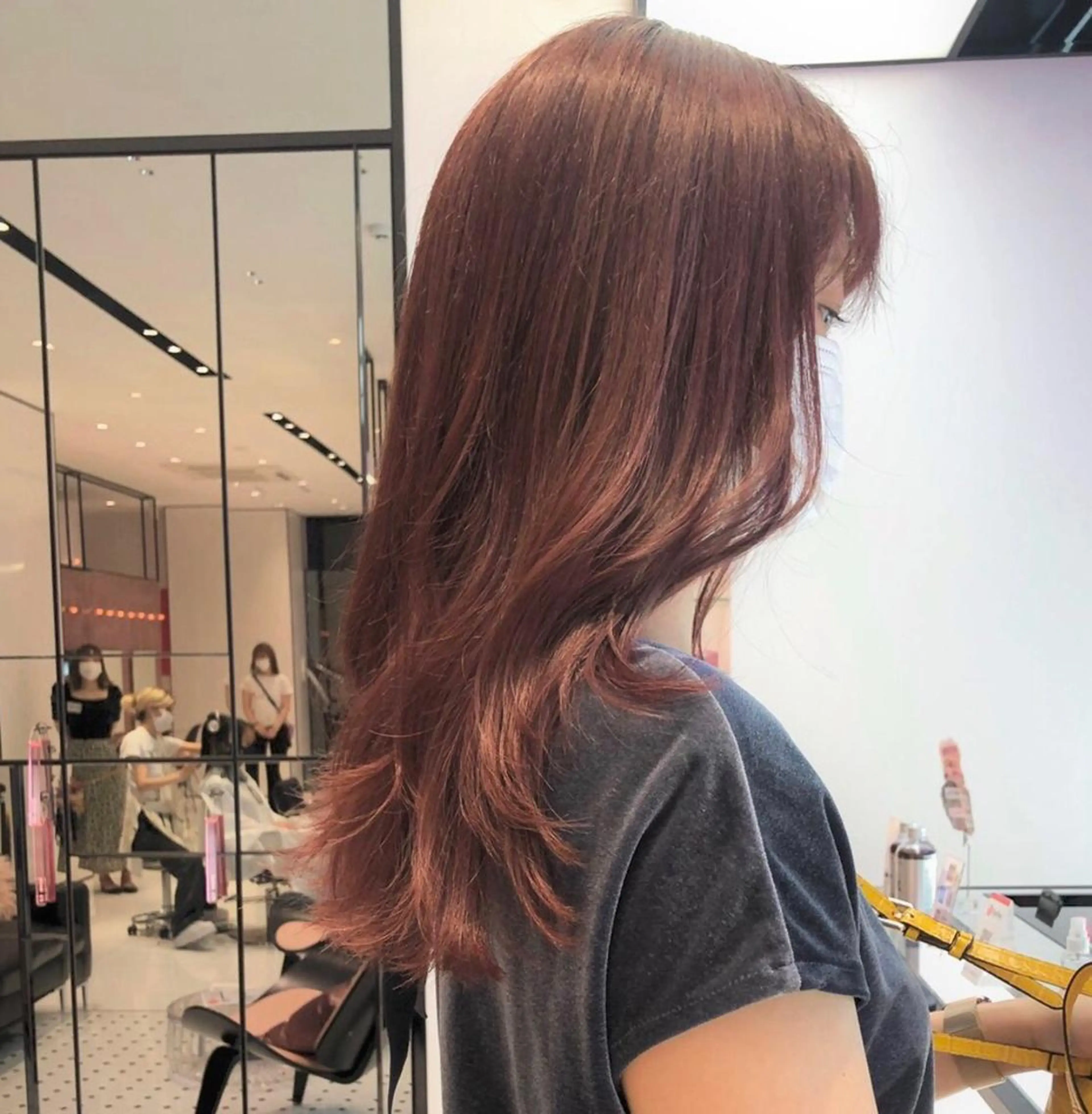 ロング カラー ブリーチ ブラウンカラー ピンクカラー ピンクブラウン レイヤーカット カット ヘアカラー keen吉祥寺所属・相川 愛実のヘアスタイル
