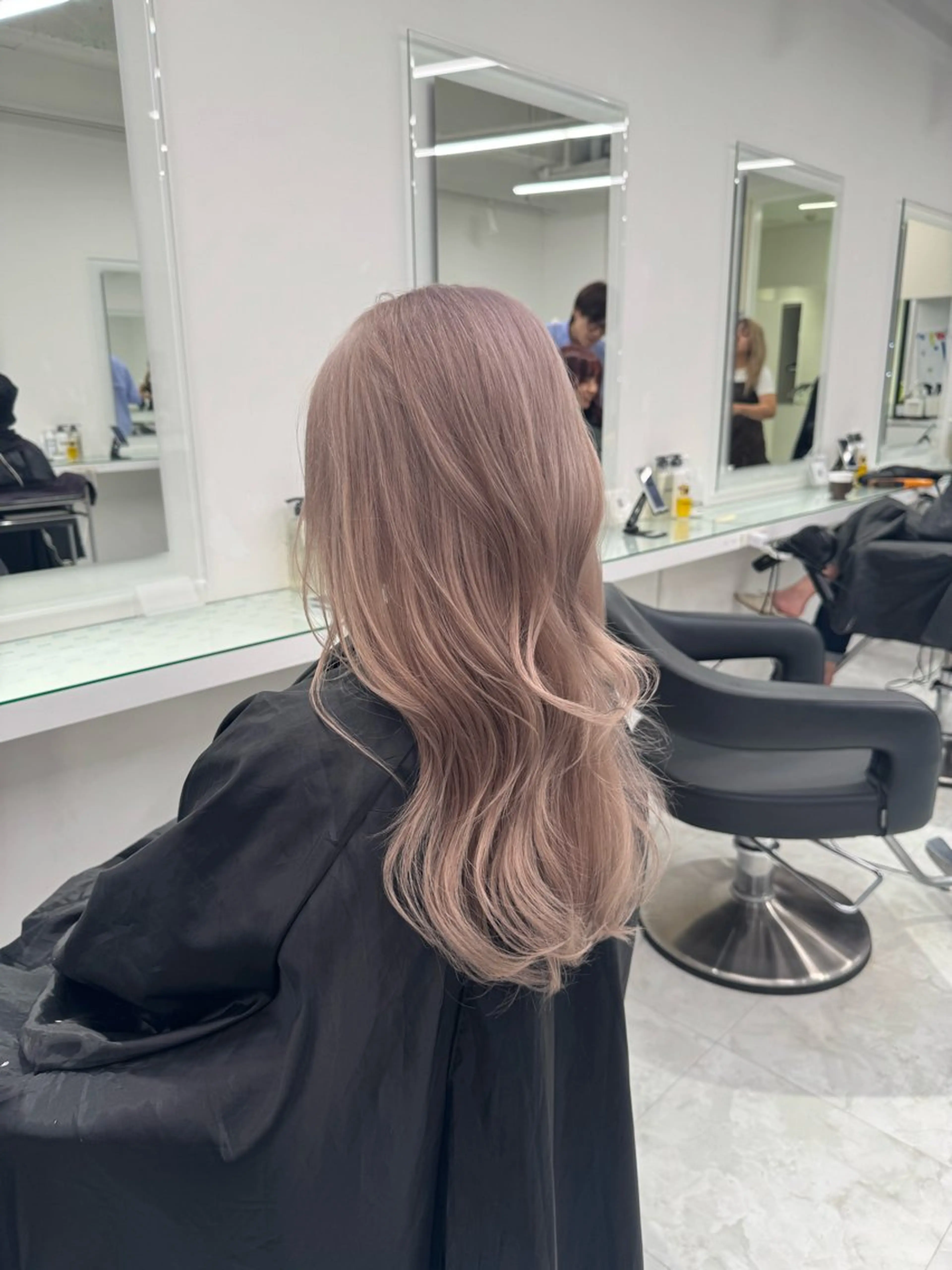 ロング カラー ヘアアレンジ カット 縮毛矯正 ヘアセット 透け上品ハイトーン 職人ゆうと🤍のヘアスタイル