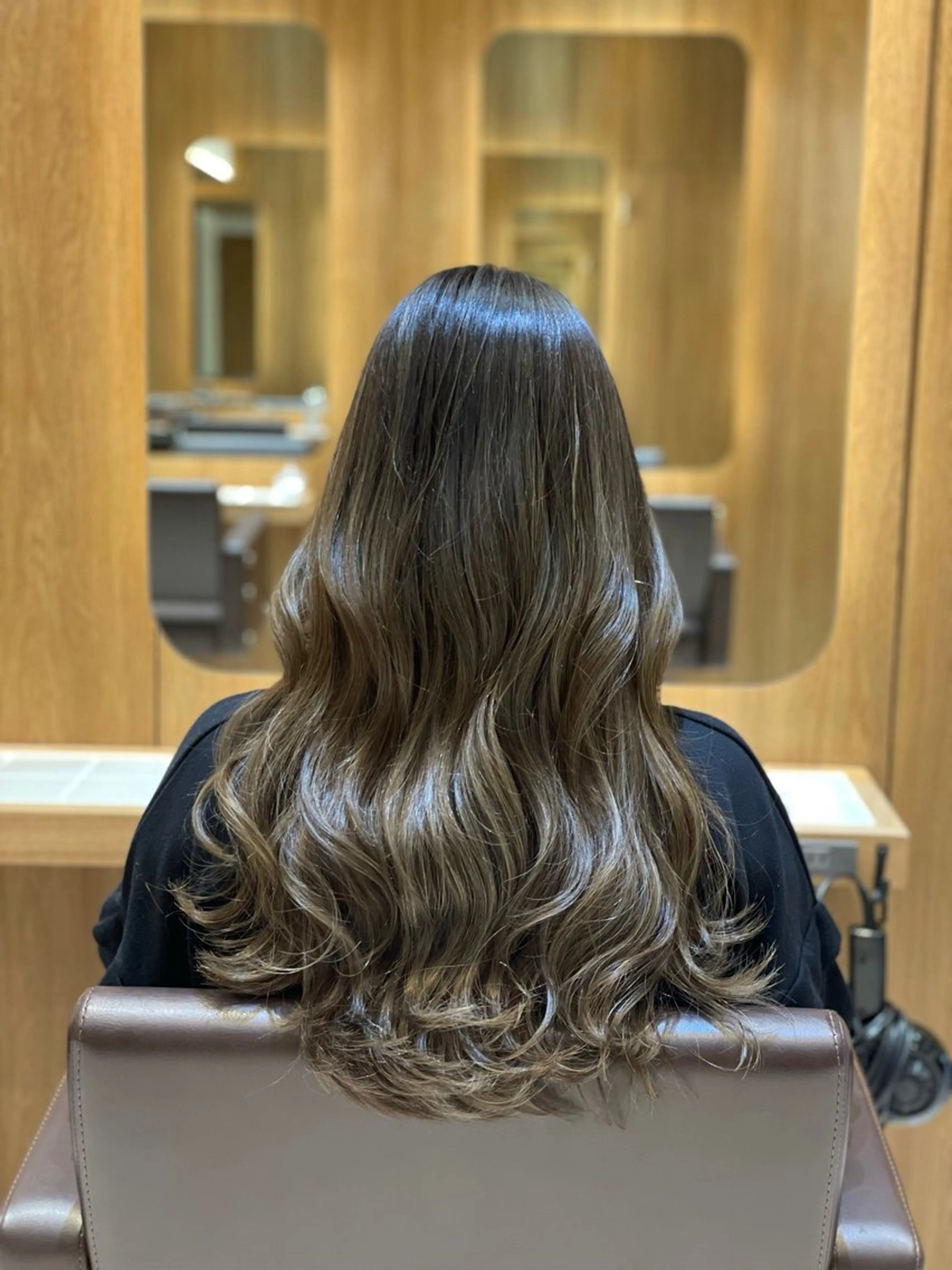 ロング カラー ヘアカラー トリートメント 小島 仁美のヘアスタイル