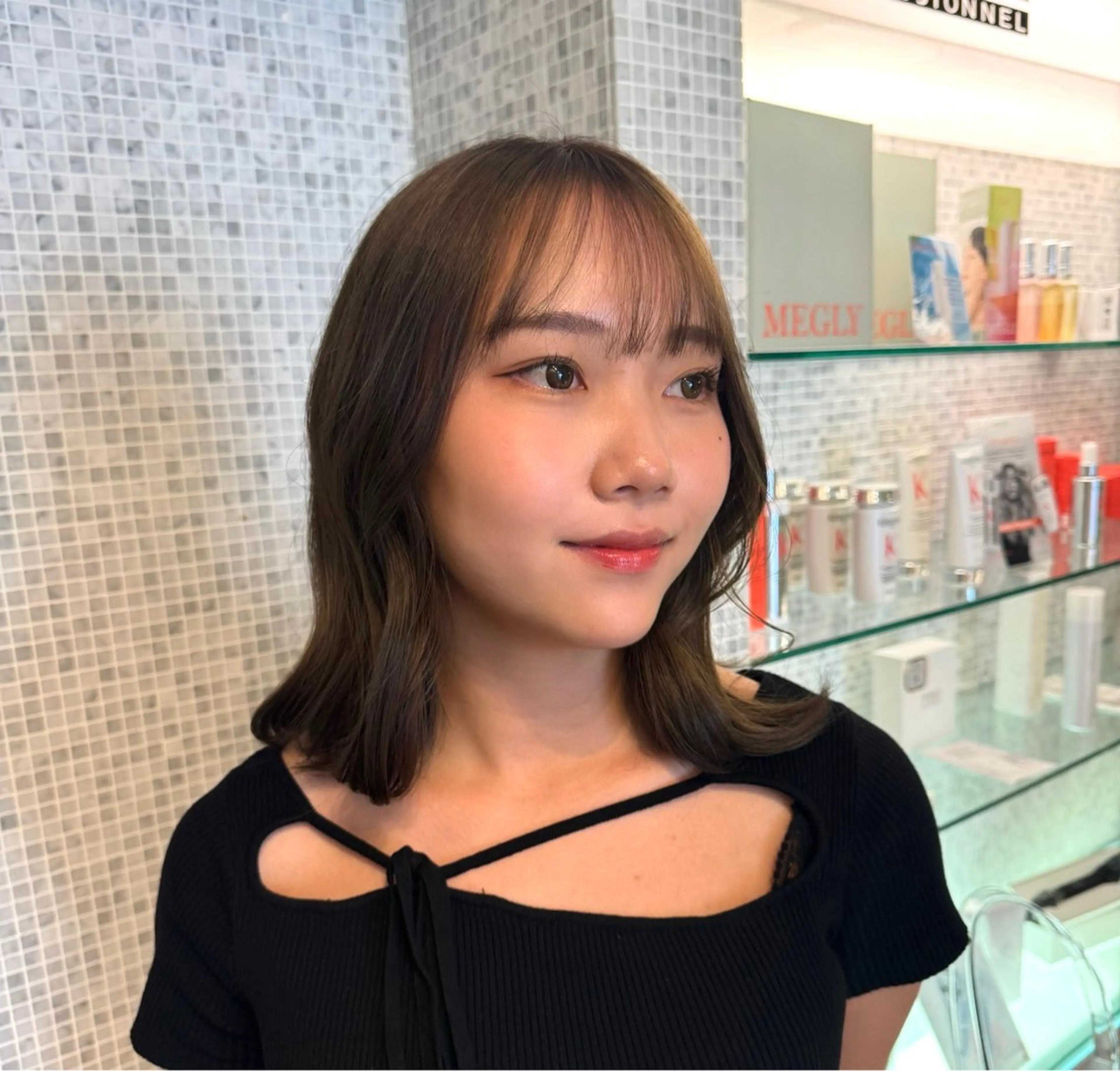 ミディアム ヘアカラー 岡元 綺良のヘアスタイル