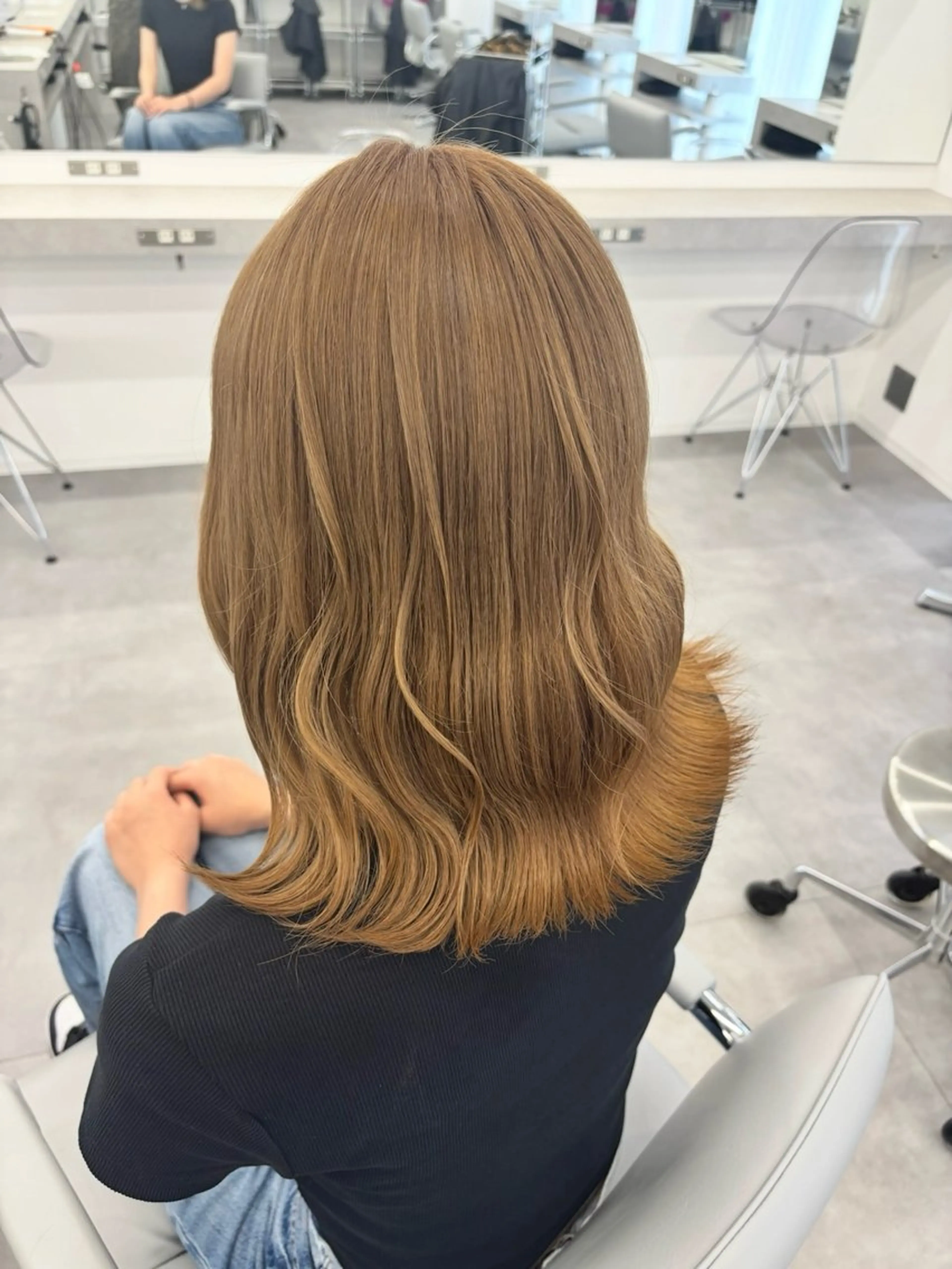 セミロング カラー カット ヘアカラー 🥨ケアブリーチ🥨 栄 かのんのヘアスタイル