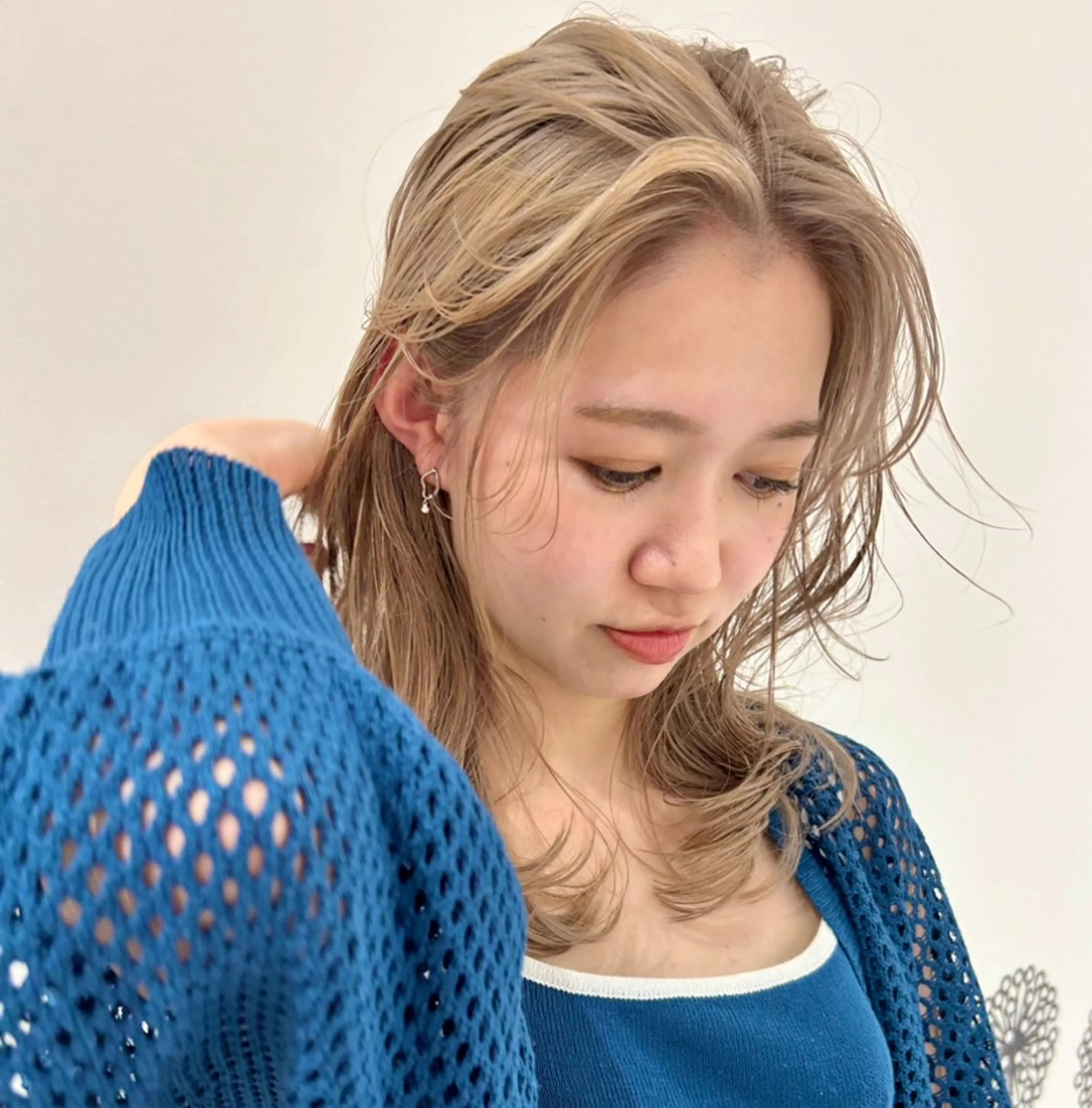 ミディアム カラー ベージュカラー レイヤーカット カット ヘアカラー トリートメント ブリーチ/Wカラー パーマ/似合せカットのヘアスタイル