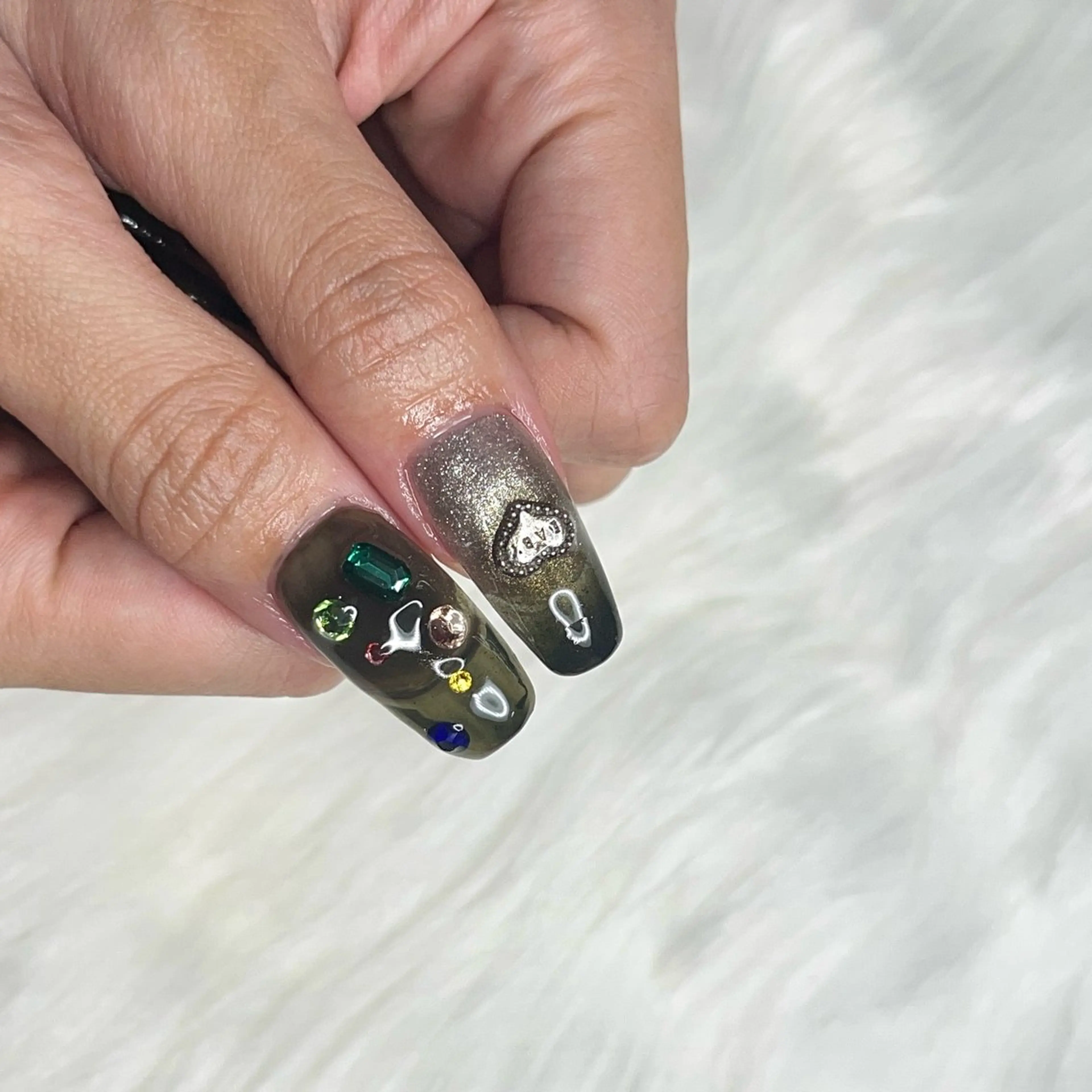 ネイル ハンドネイル vary clue所属・nailist🌻 YUKARIのネイルデザイン