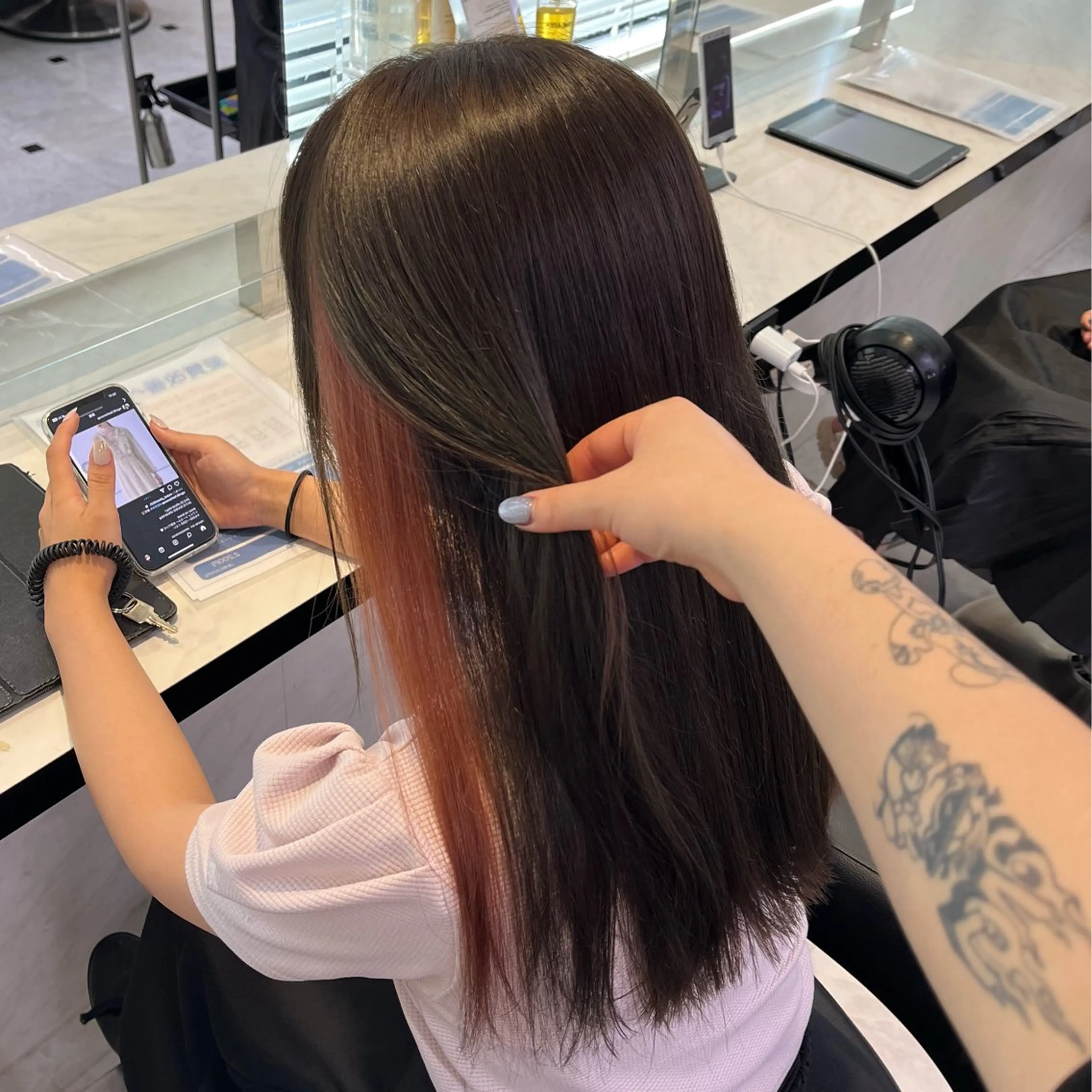 セミロング カラー ヘアアレンジ 🍒透明感カラー🌨 🥕ハイトーンカラーのヘアスタイル