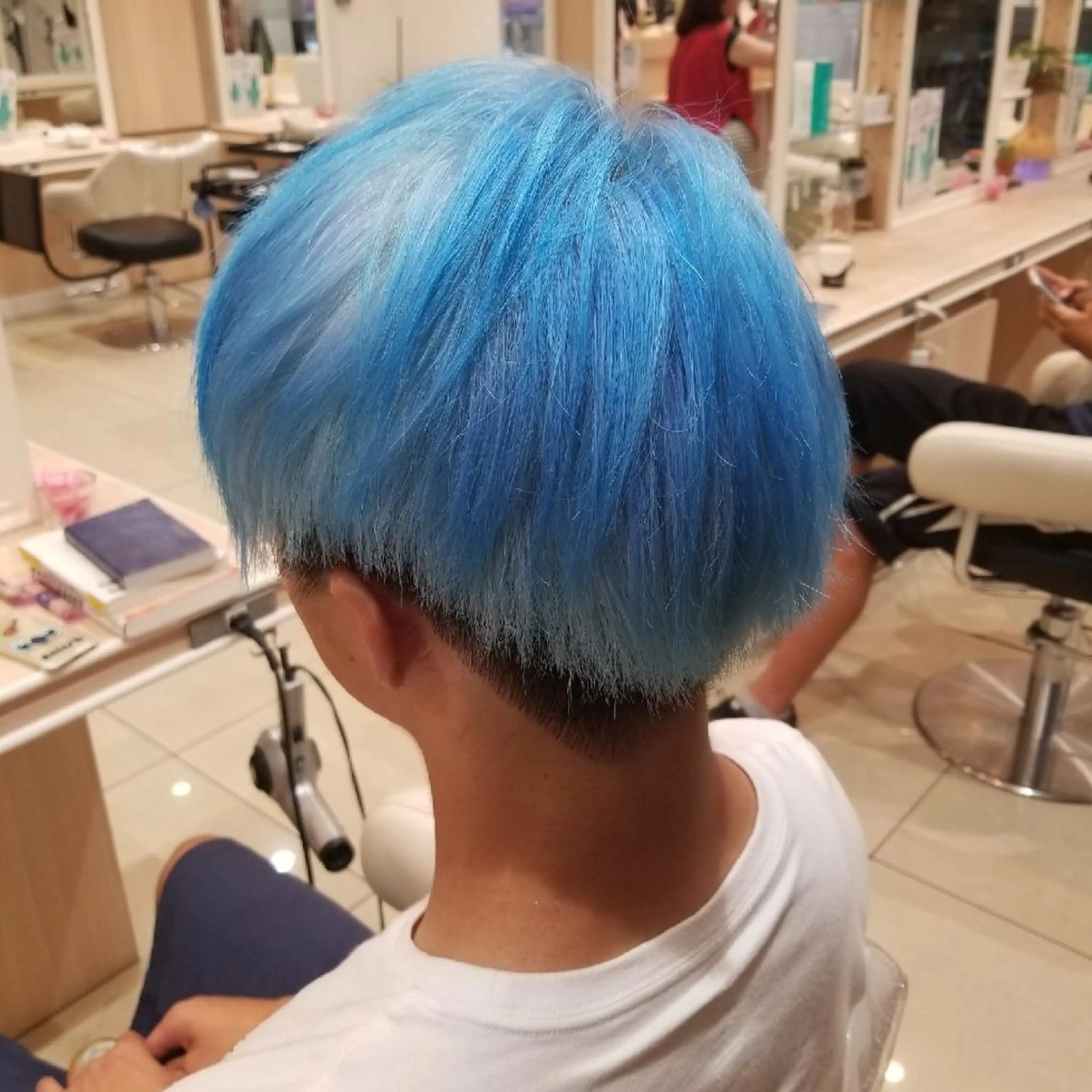 ショート カラー 山内 佐江子のヘアスタイル
