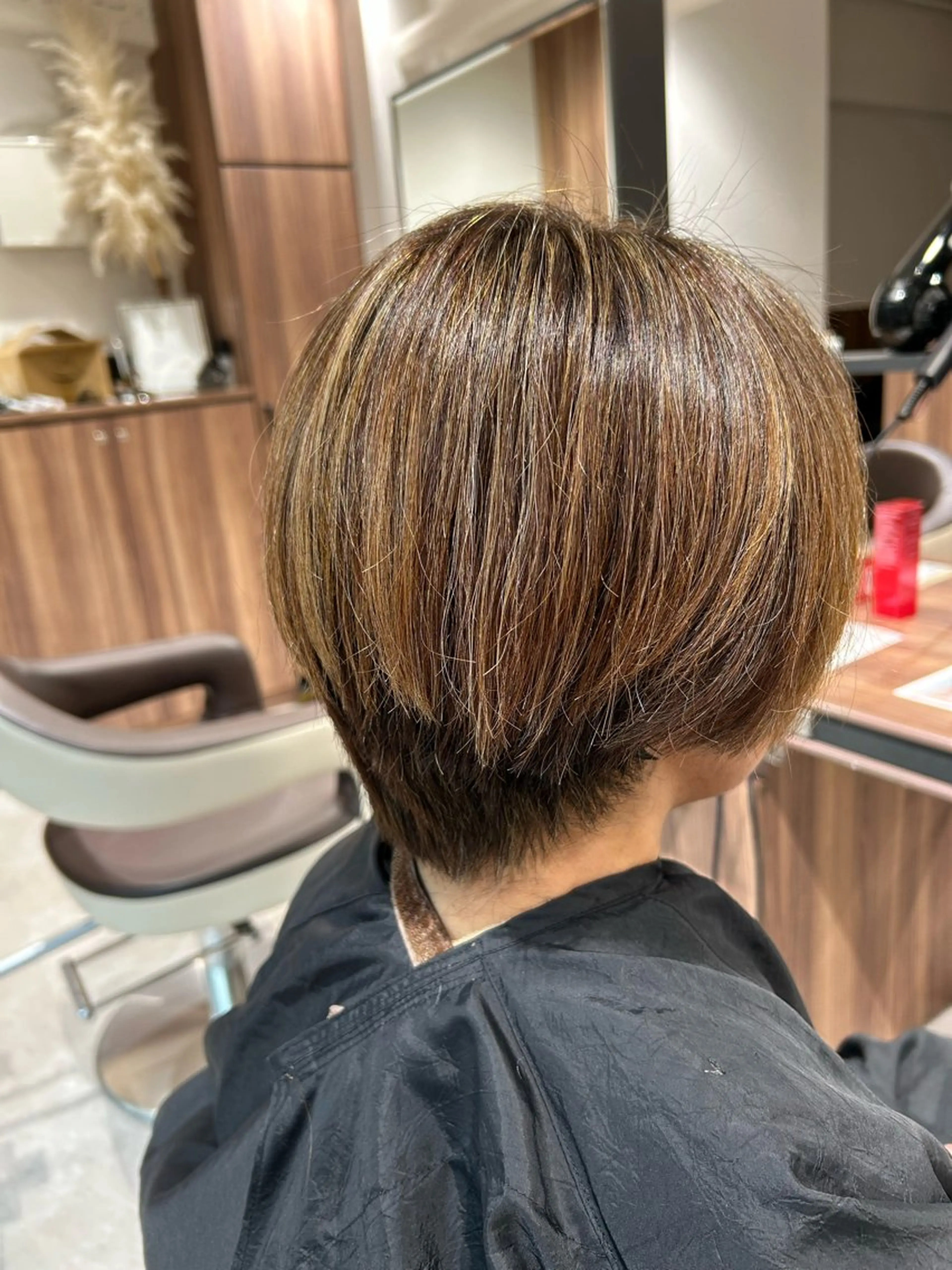ショート カラー 渡邊 花奈のヘアスタイル