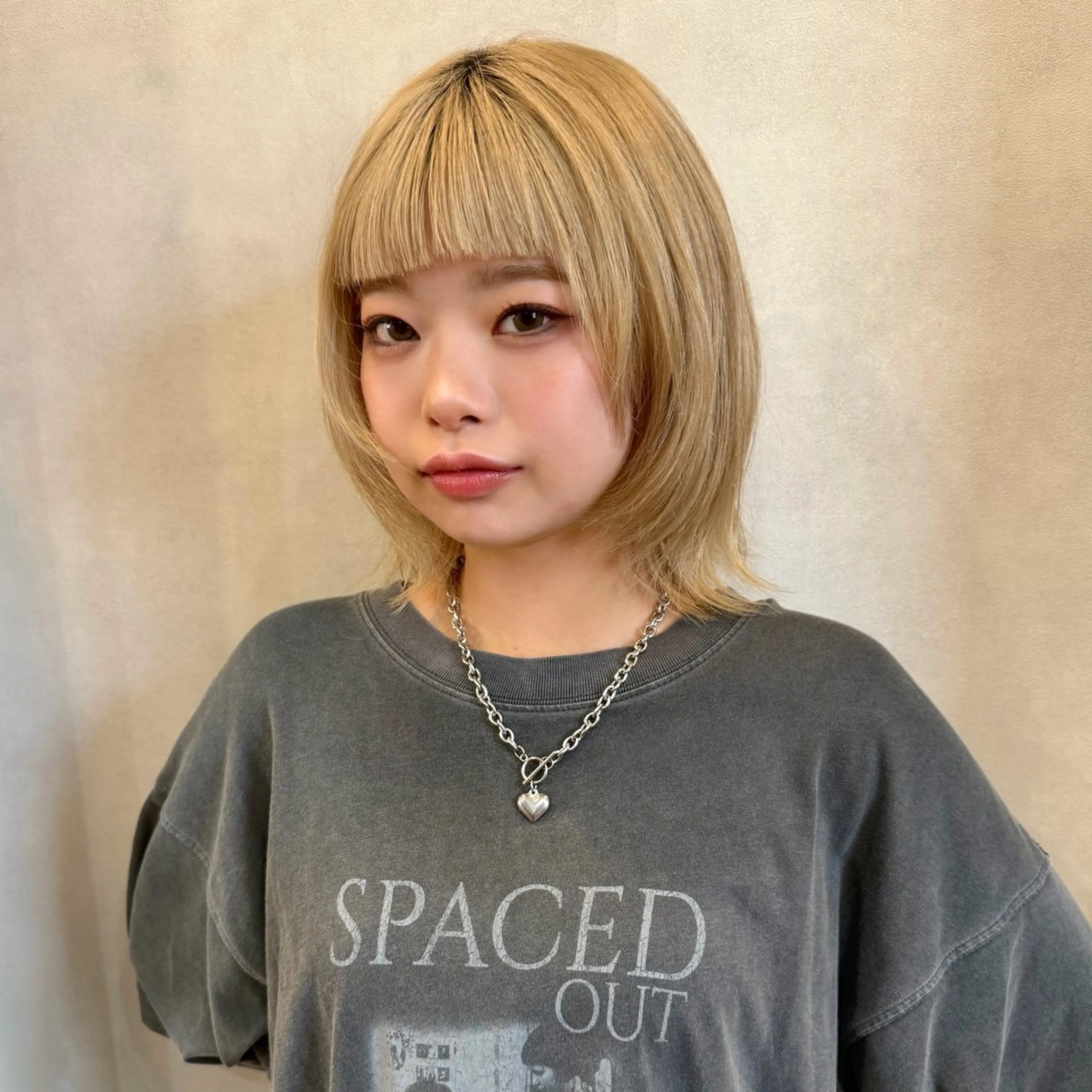 ミディアム カラー ベージュカラー ハイトーンカラー ハイトーンベージュ レイヤーカット ヘアカラー Lita./ 大賀ひかり🧁🫧のヘアスタイル