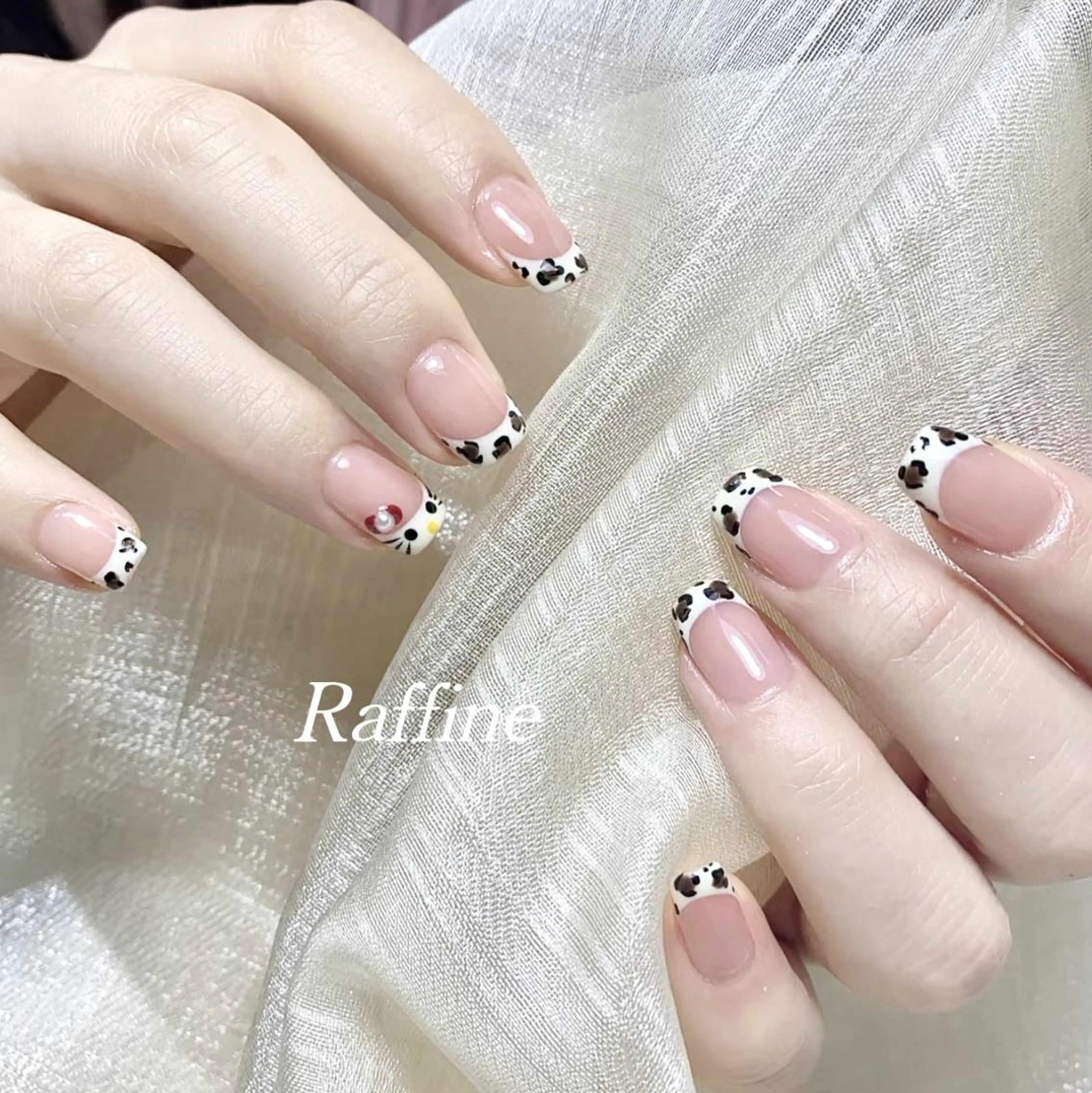 ネイル RAFFINE 月🦋🩵のネイルデザイン
