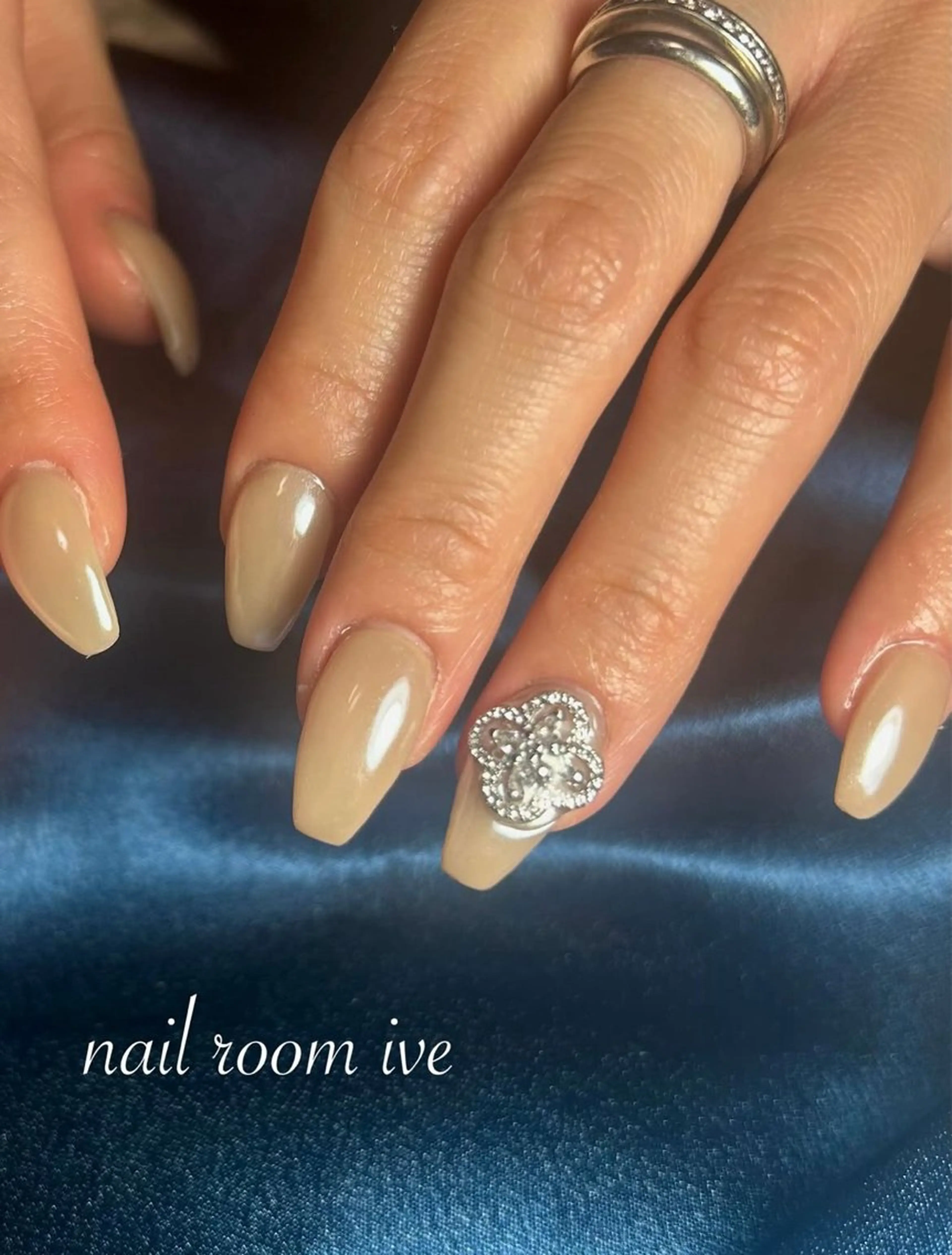 ネイル ミラーネイル ワンカラーネイル nail room IVEのネイルデザイン
