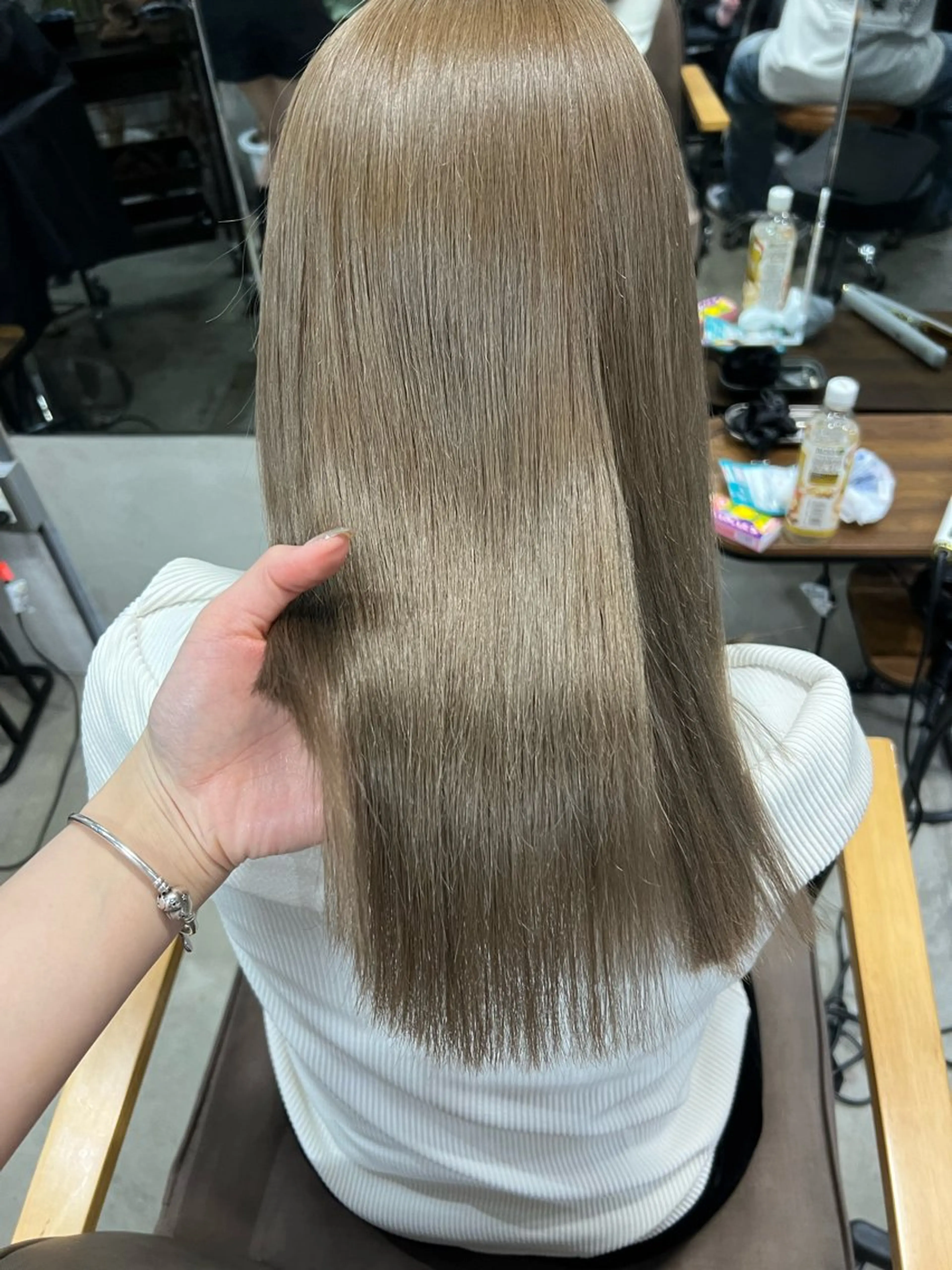 セミロング ヘアカラー maya レイヤーカットのヘアスタイル