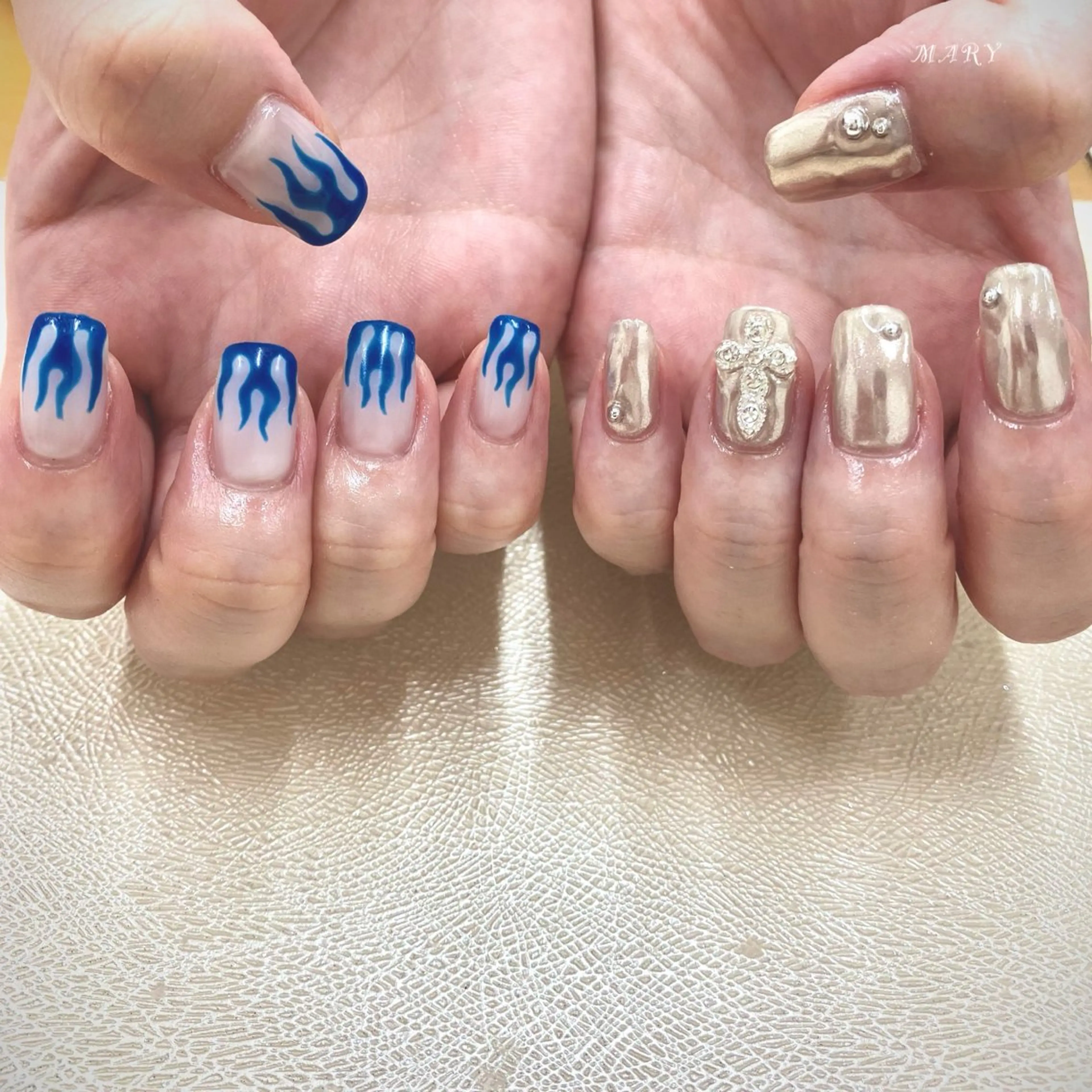 ネイル ブルー ミラーネイル 持ち込み ニュアンスネイル スクエアネイル ハンドネイル Mary nail所属・Mary nail .narumiのネイルデザイン