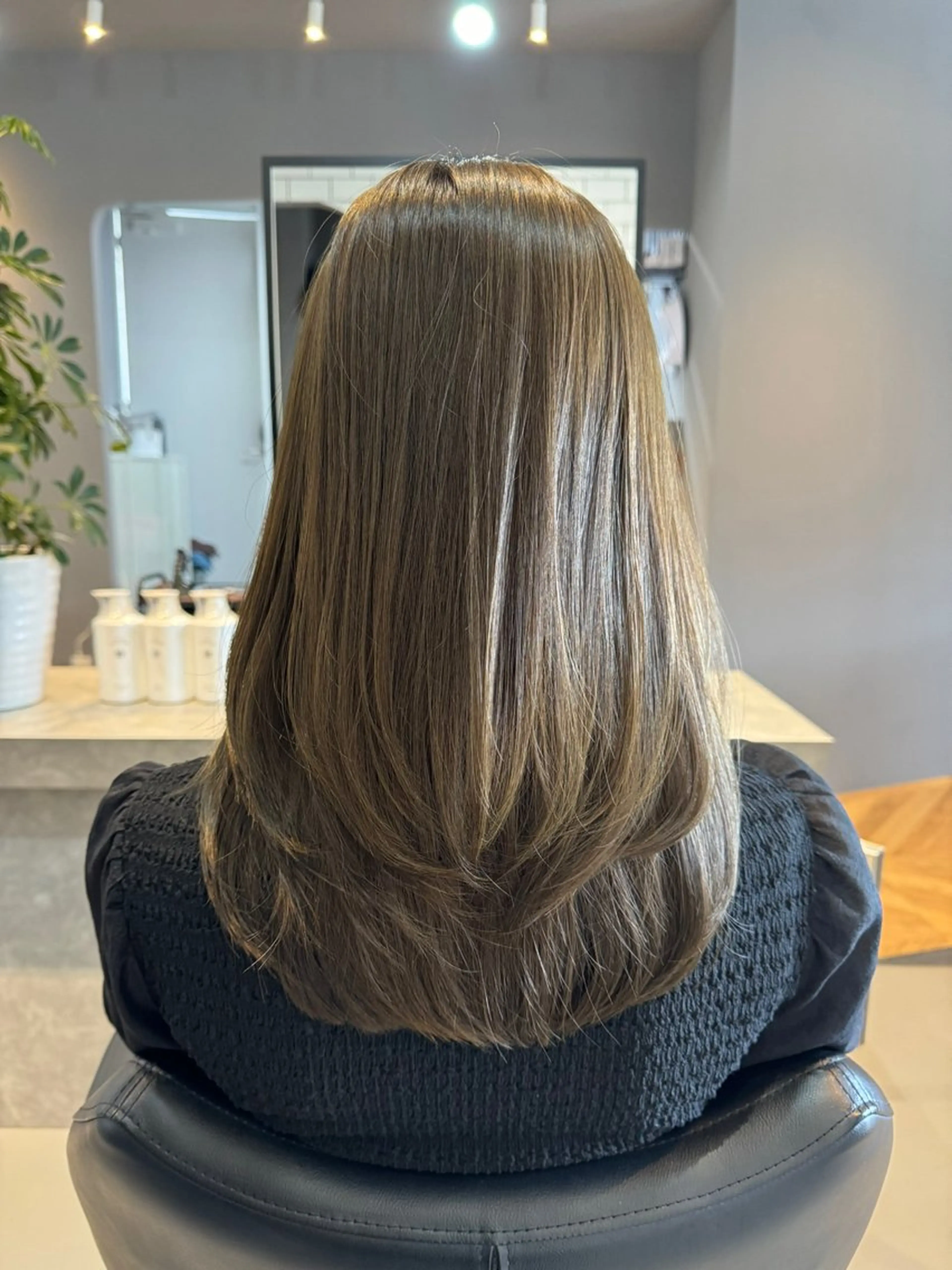 ロング カラー ブリーチ ブリーチなしカラー オリーブカラー レイヤーカット カット ヘアカラー 髪質改善×艶カラー Haruのヘアスタイル