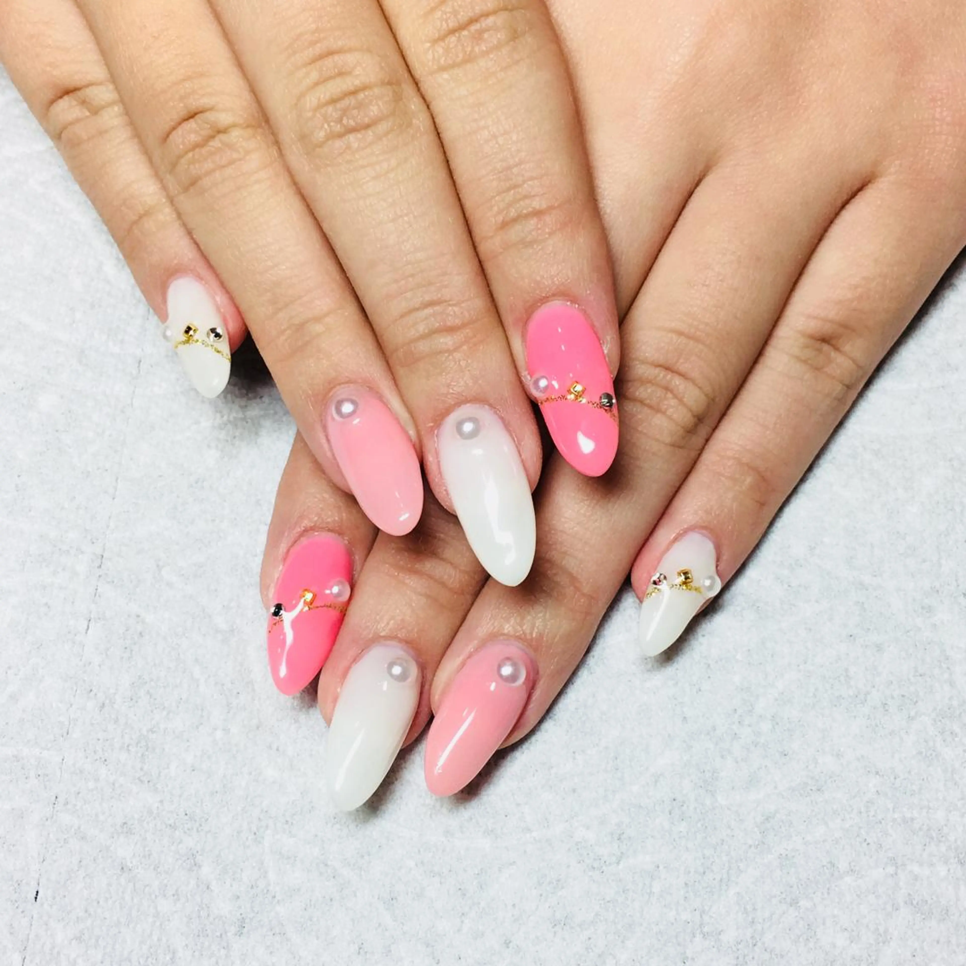 ネイル 冬ネイル THECOLORS所属・近貞 莉奈のネイルデザイン