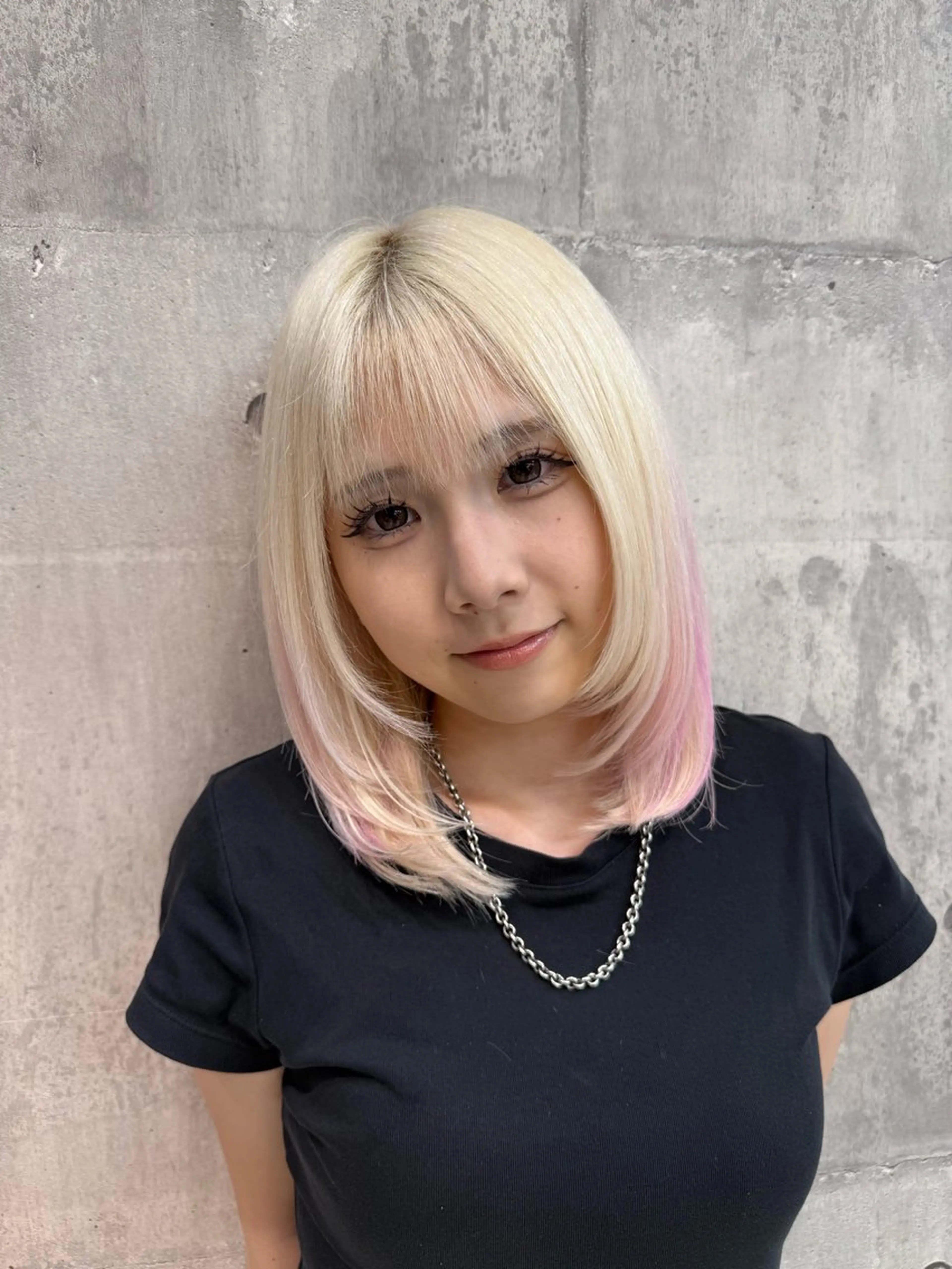セミロング カラー ヘアアレンジ ベージュカラー ブリーチ ブロンド ミルクティーベージュ ピンクカラー ヘアカラー ハイトーン特化/ ムラ修正/拓真のヘアスタイル