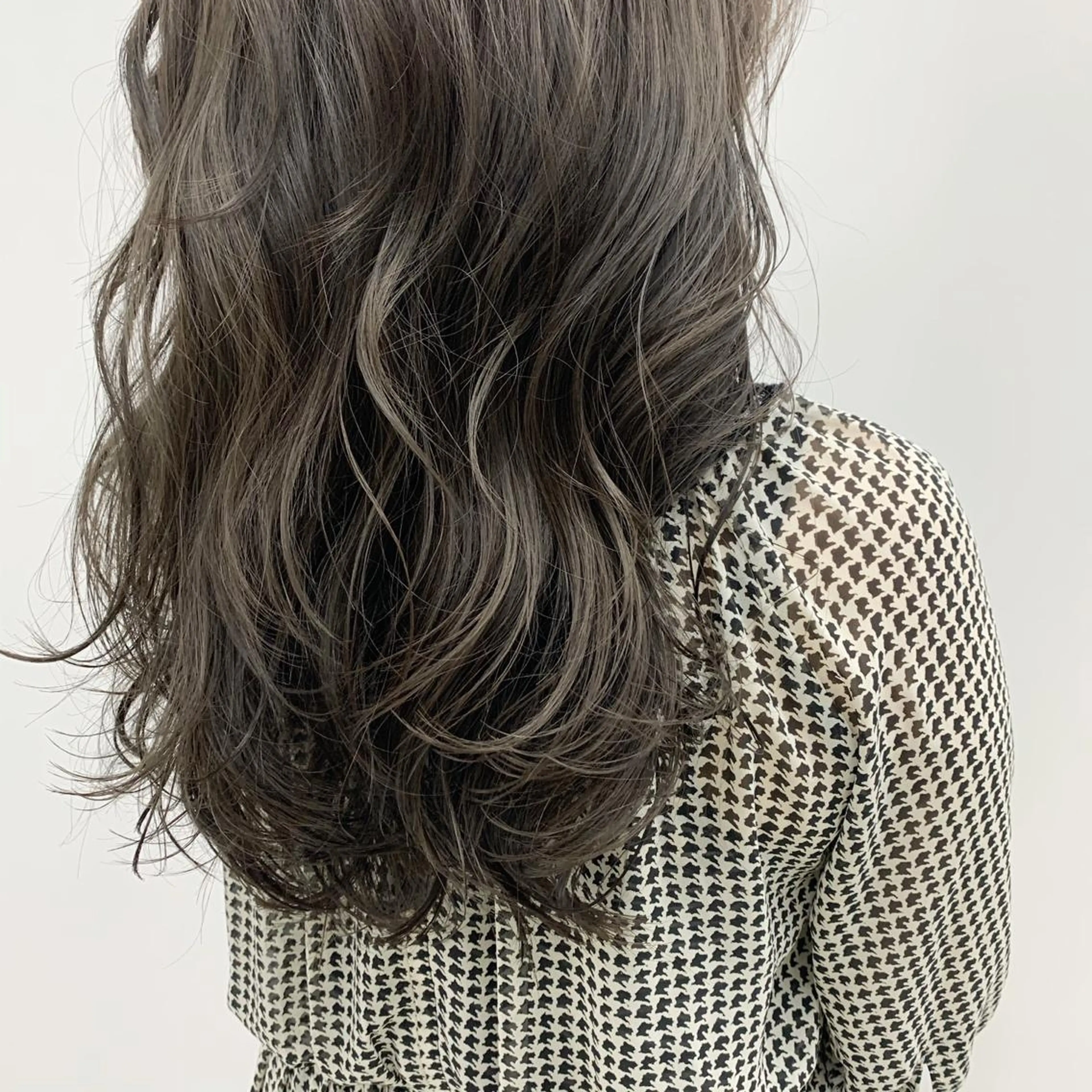 セミロング カラー ヘアアレンジ アッシュ アッシュグレー アッシュグレージュ グレージュ ヘアカラー トリートメント ボブ×柔らかいカラー 🩰misaki𓍼のヘアスタイル