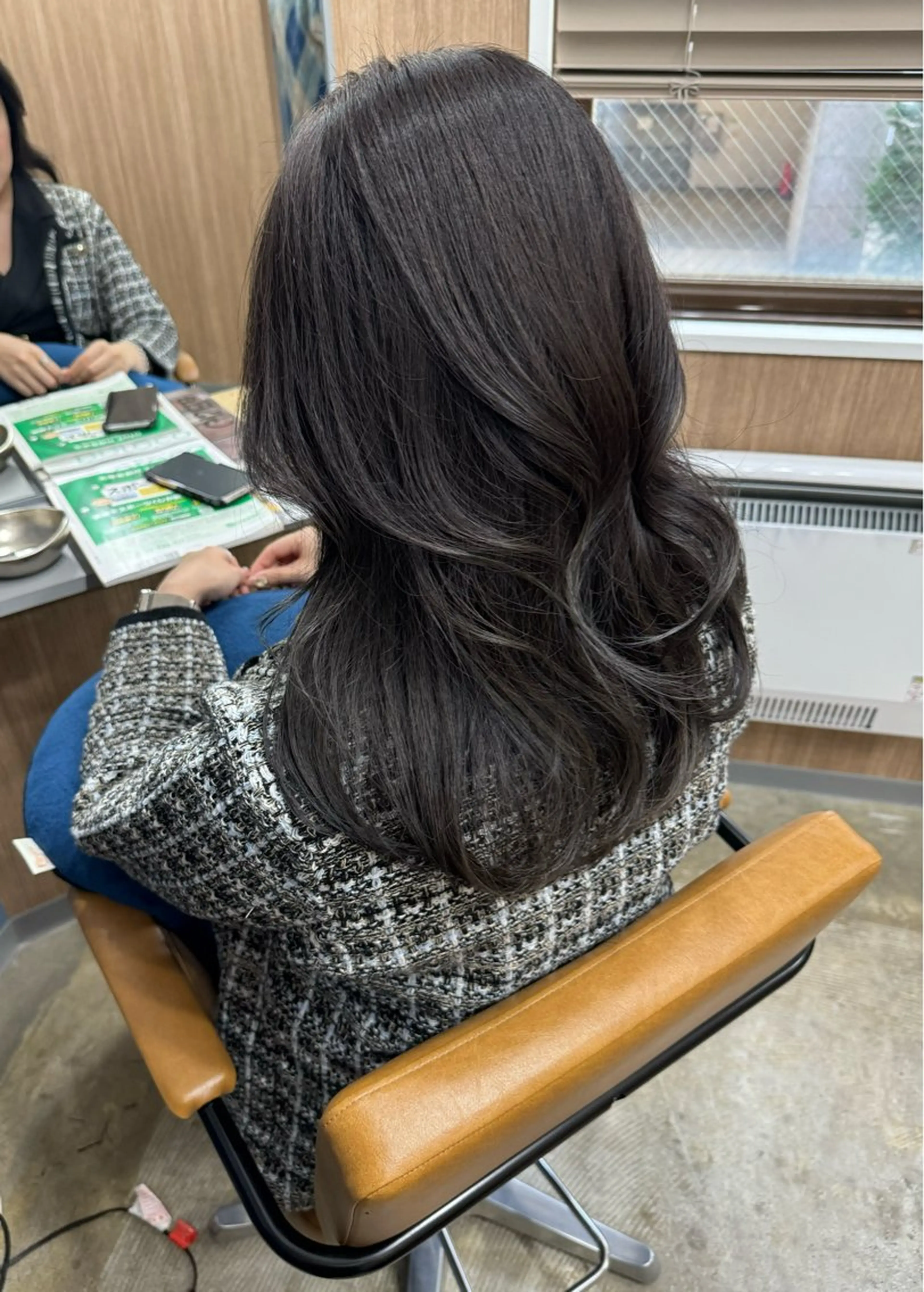 セミロング SOAR所属・【髪質改善・コテ巻き パーマ】　長浜千紘のヘアスタイル