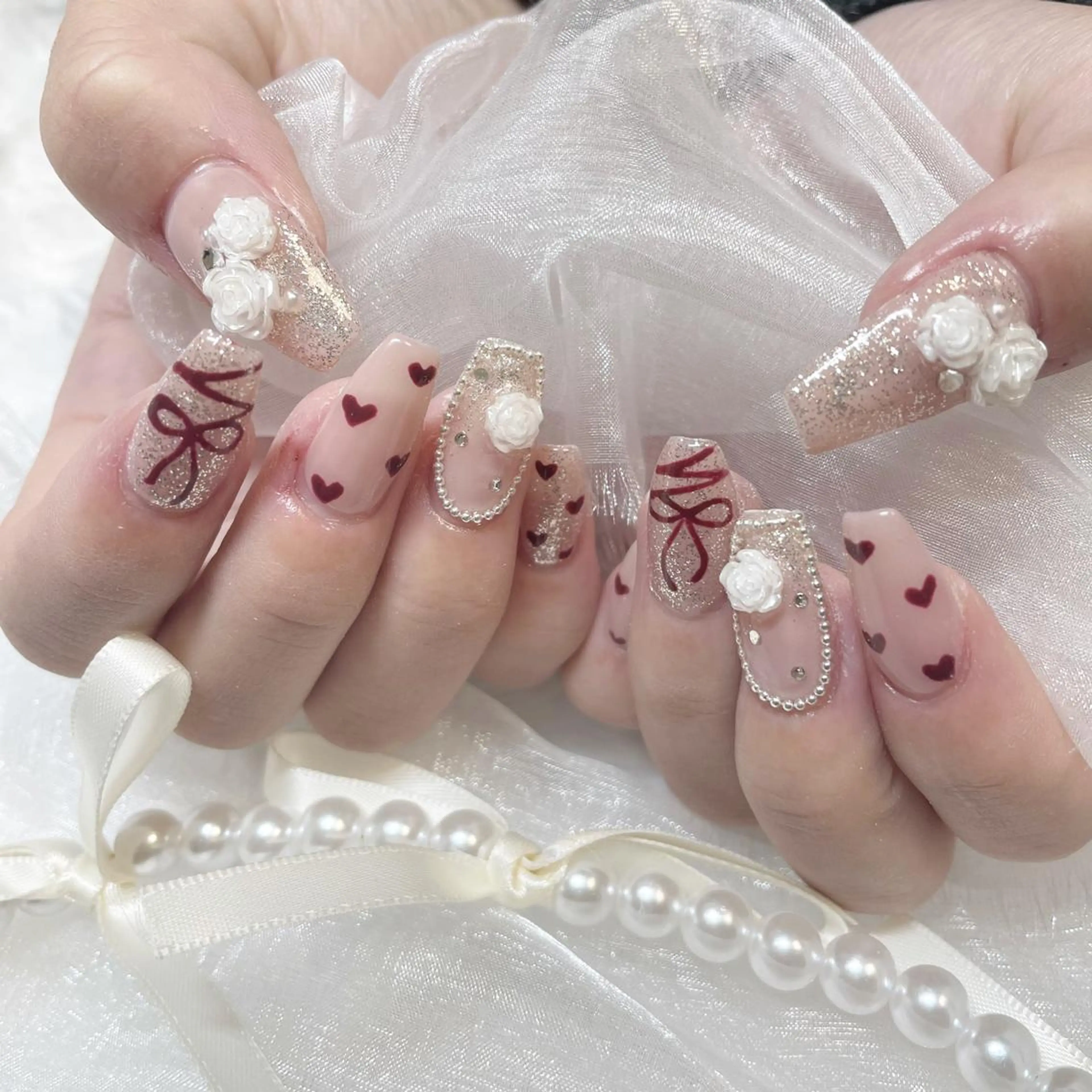 ネイル ジェルネイル キラキラネイル 韓国ネイル 持ち込み ワンカラーネイル ハンドネイル fiore nail 🦋のネイルデザイン