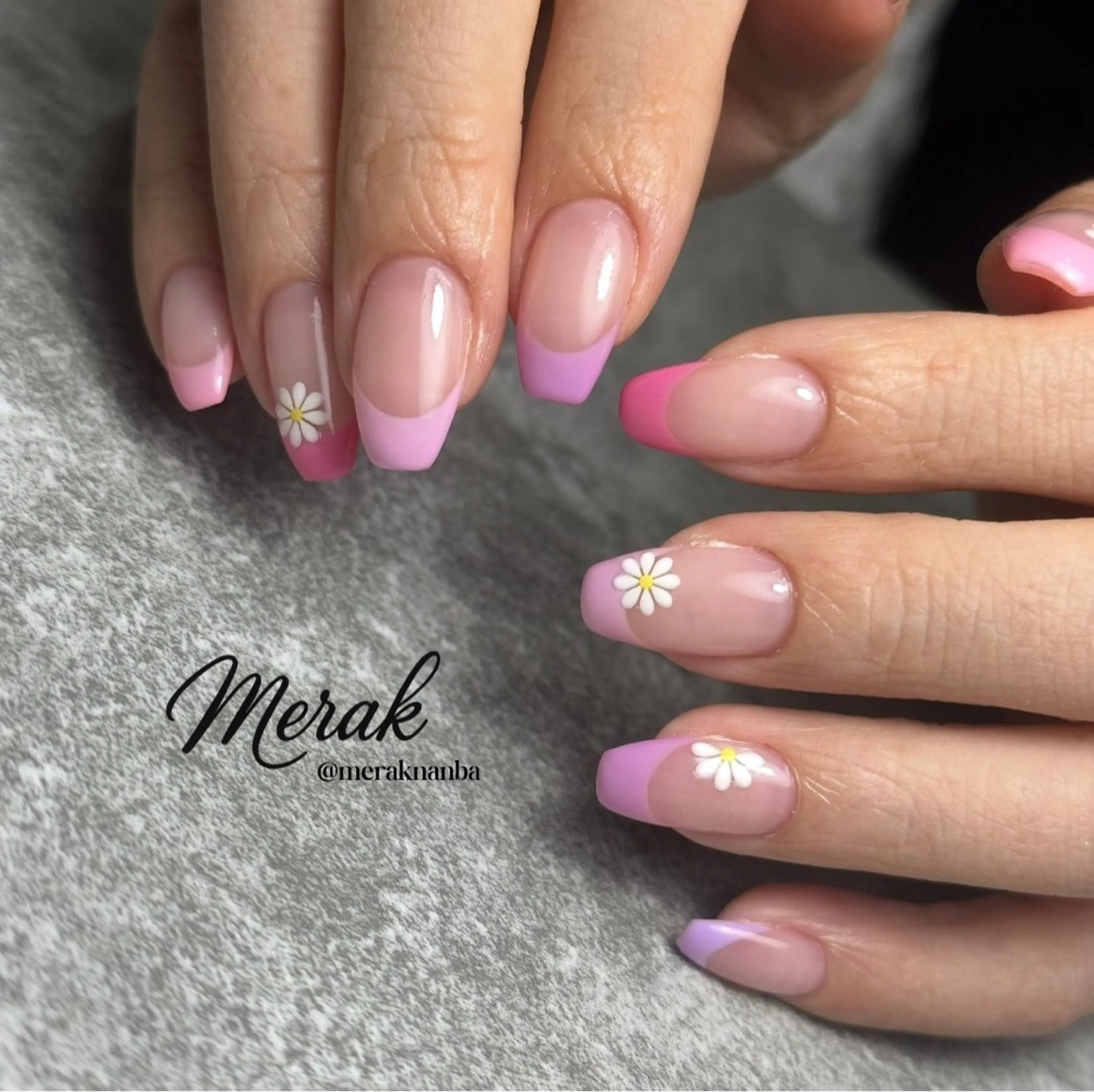 ネイル フレンチネイル グラデーション merak 難波 Kurobuchiのネイルデザイン