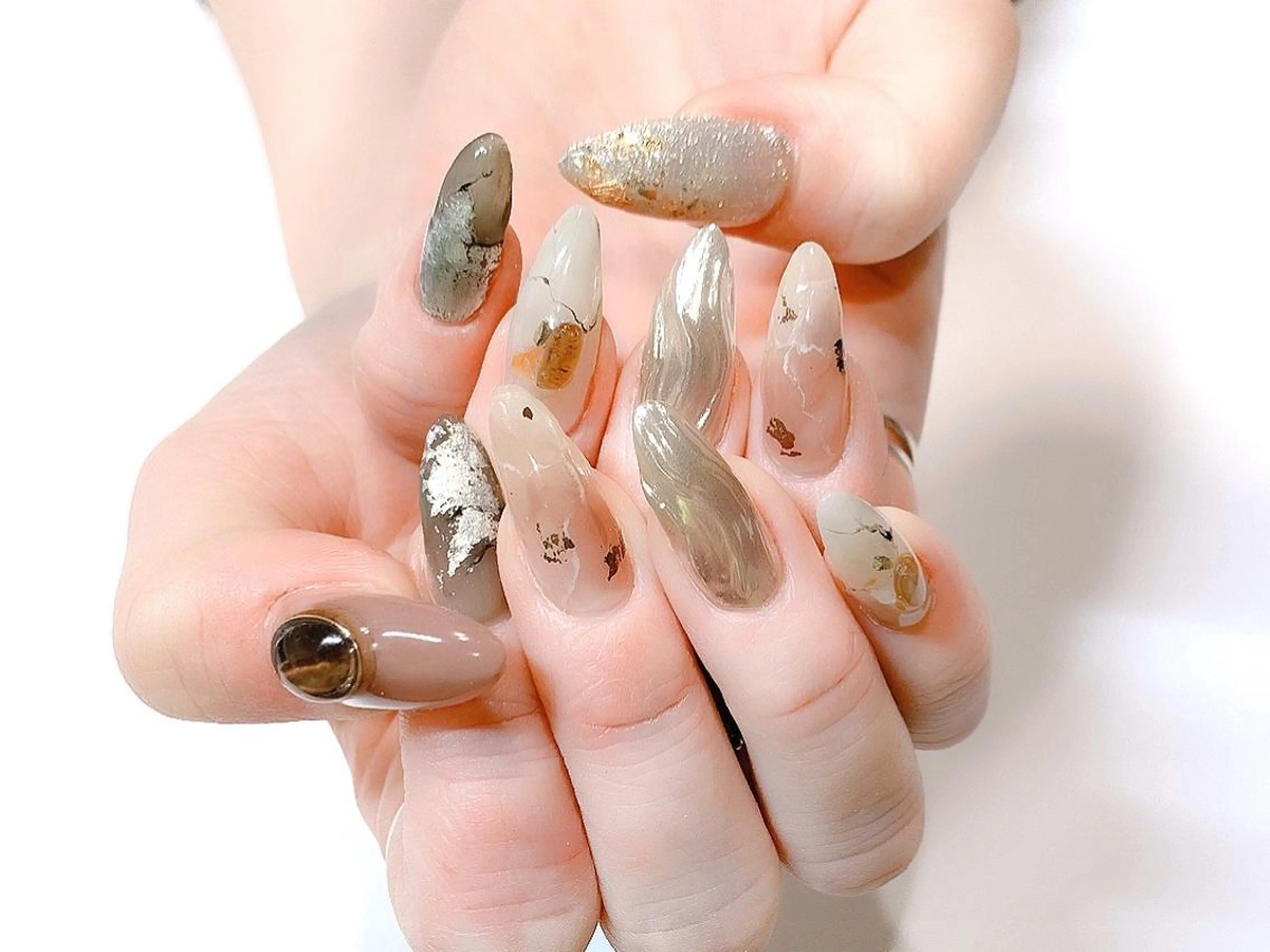 カラー ネイル マツエク・マツパ ハンドネイル ハンドケア ✨🍀岩崎 唯🍀✨のヘアスタイル