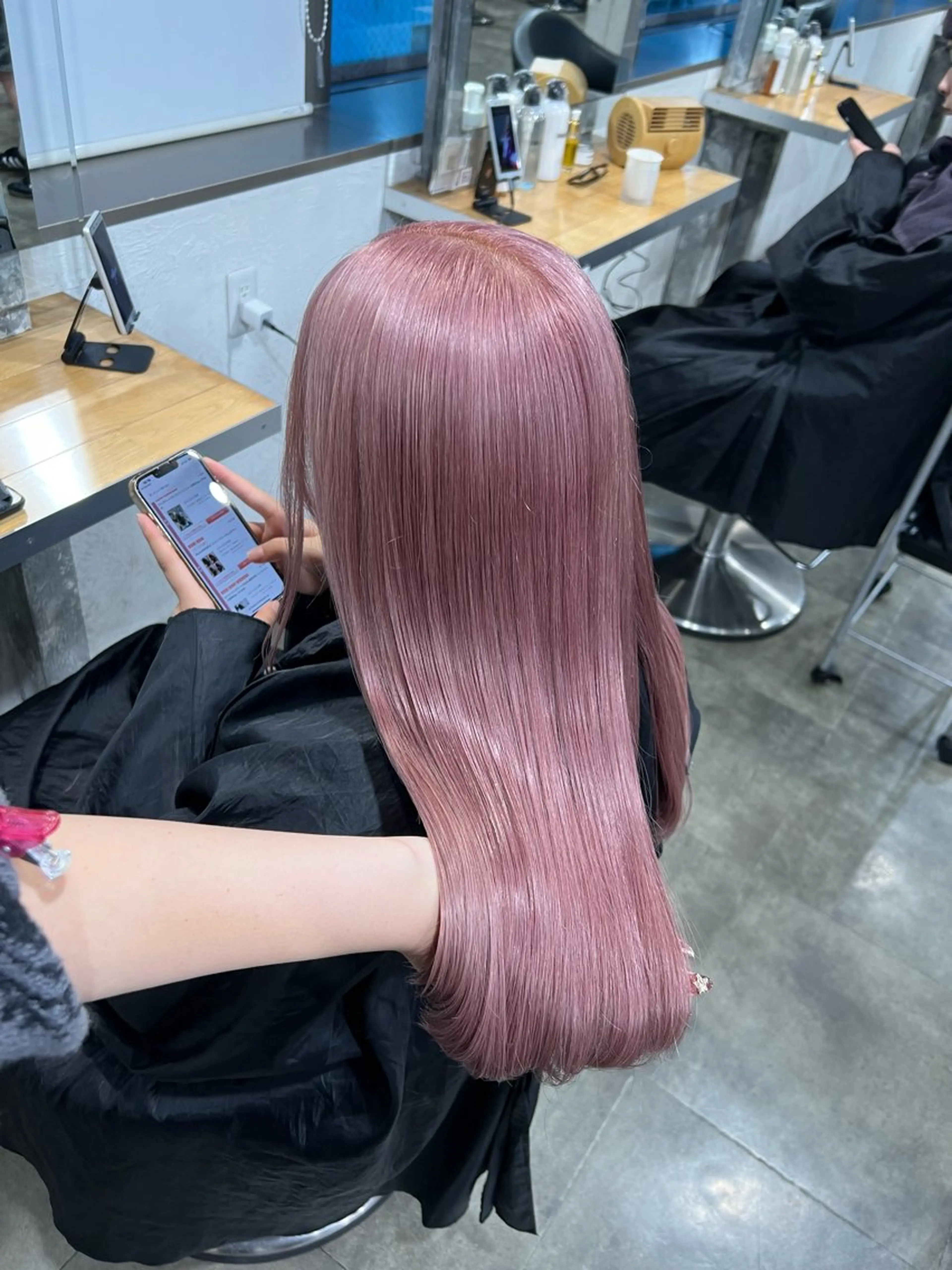 カラー ヘアカラー ハイトーンカラー 🦄レイヤーカットのヘアスタイル