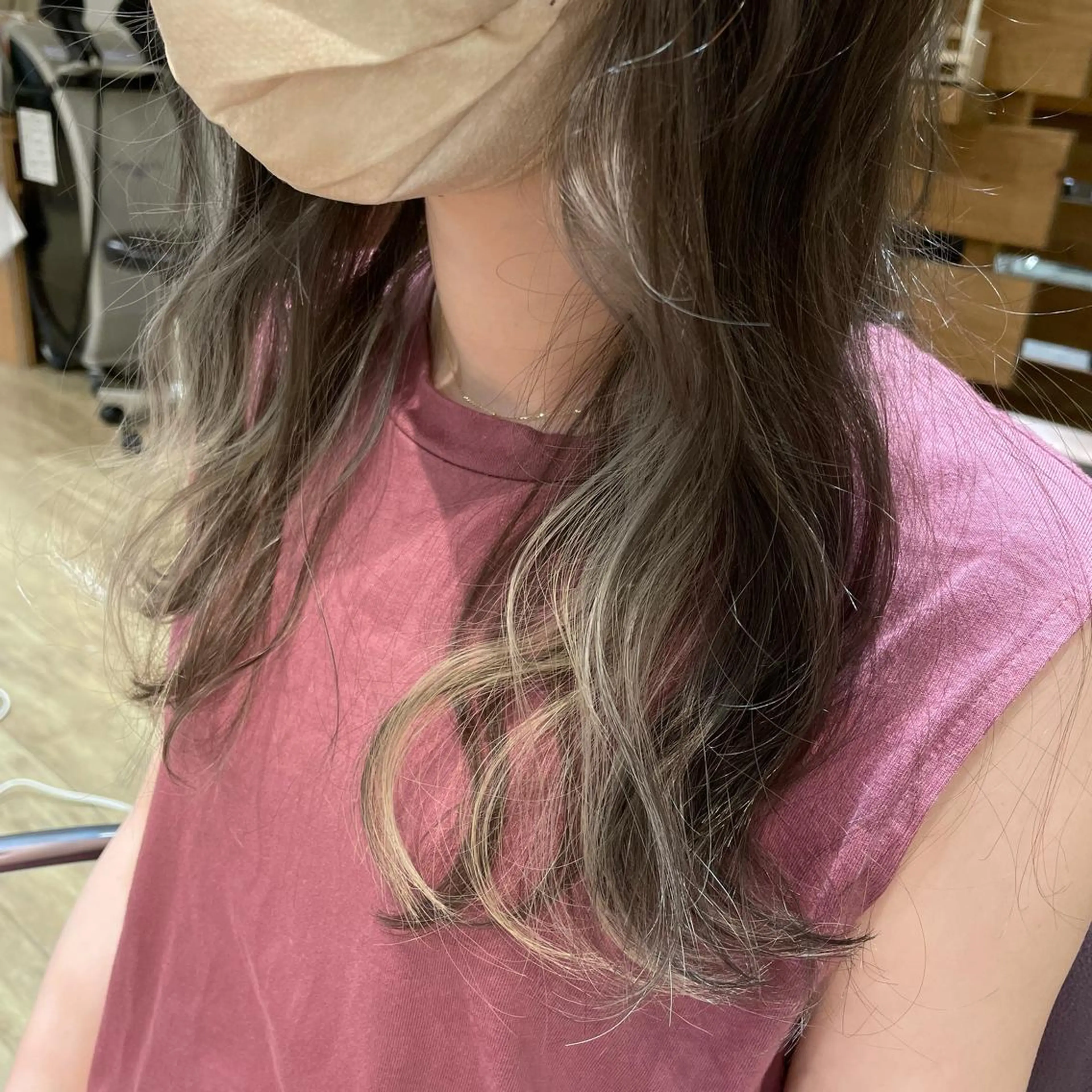 ロング カラー ヘアカラー 小森 樹奈のヘアスタイル