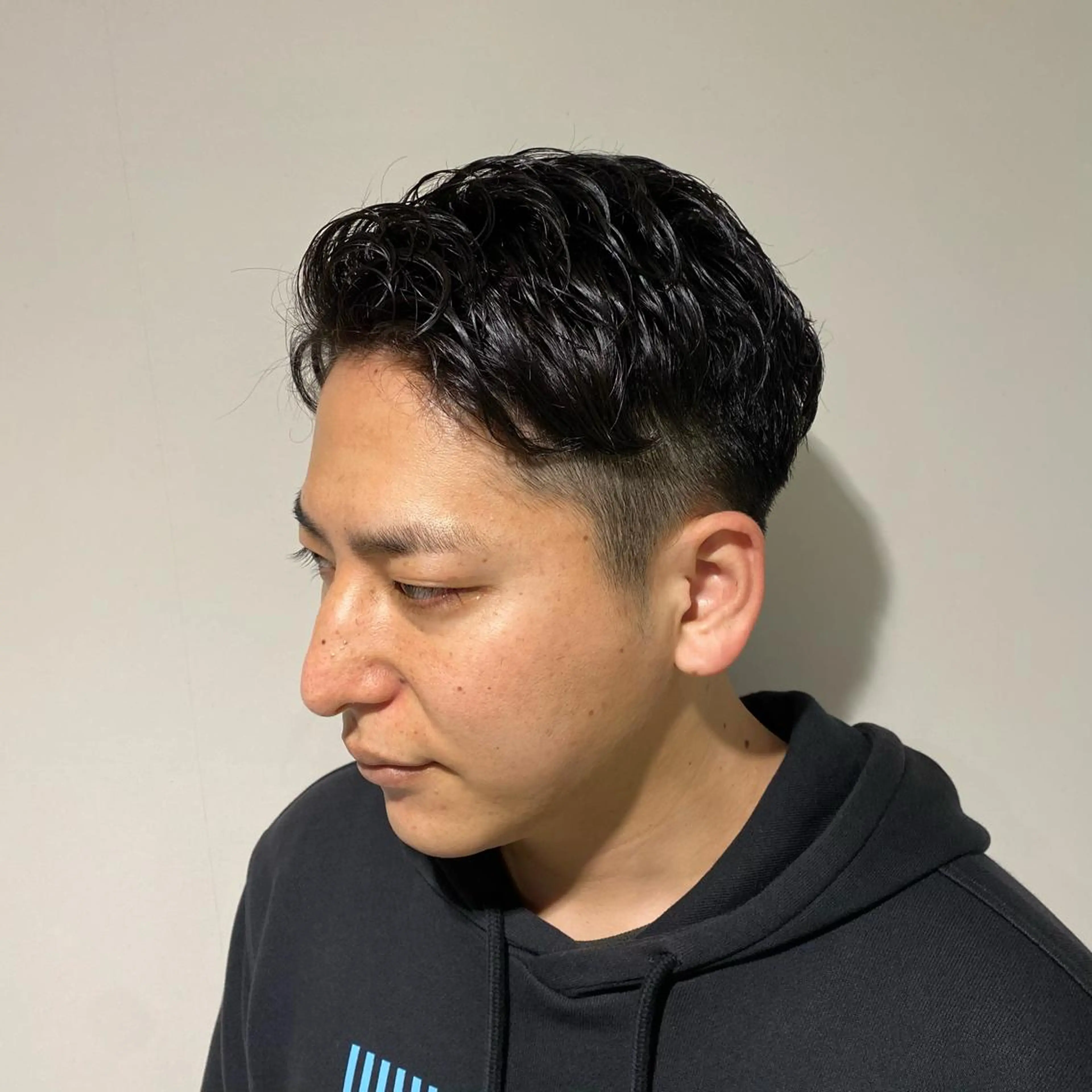 ショート パーマ メンズ アップバング メンズパーマ 学生(メンズ向け) 学生 カット パーマ 橋本 琉磨のヘアスタイル