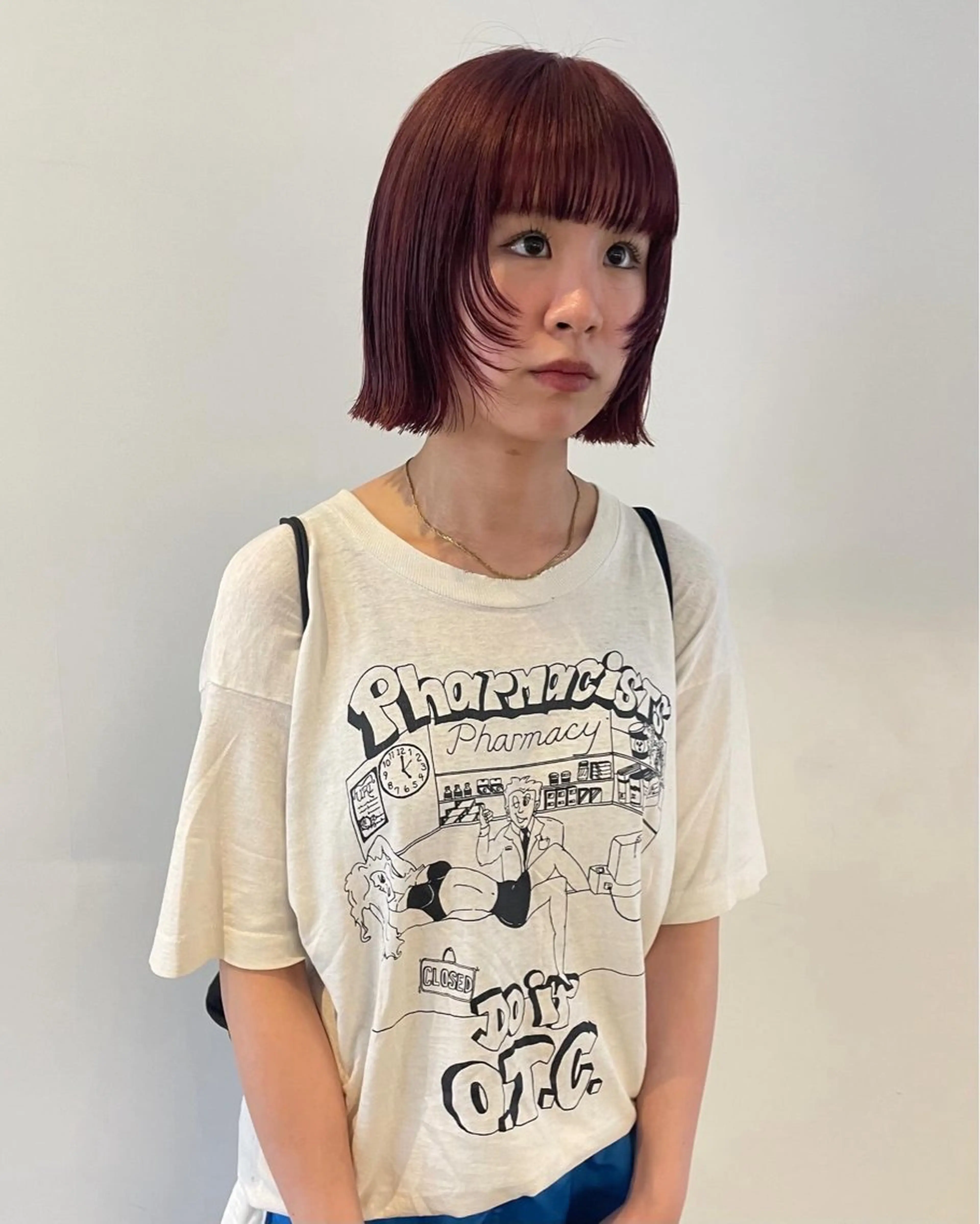 ショート カラー ブリーチ ボルドーカラー ブラウンカラー ケアブリーチ ダブルカラー ヘアカラー トリートメント MIU/ルーツカラー ボブ/顔周りレイヤーのヘアスタイル