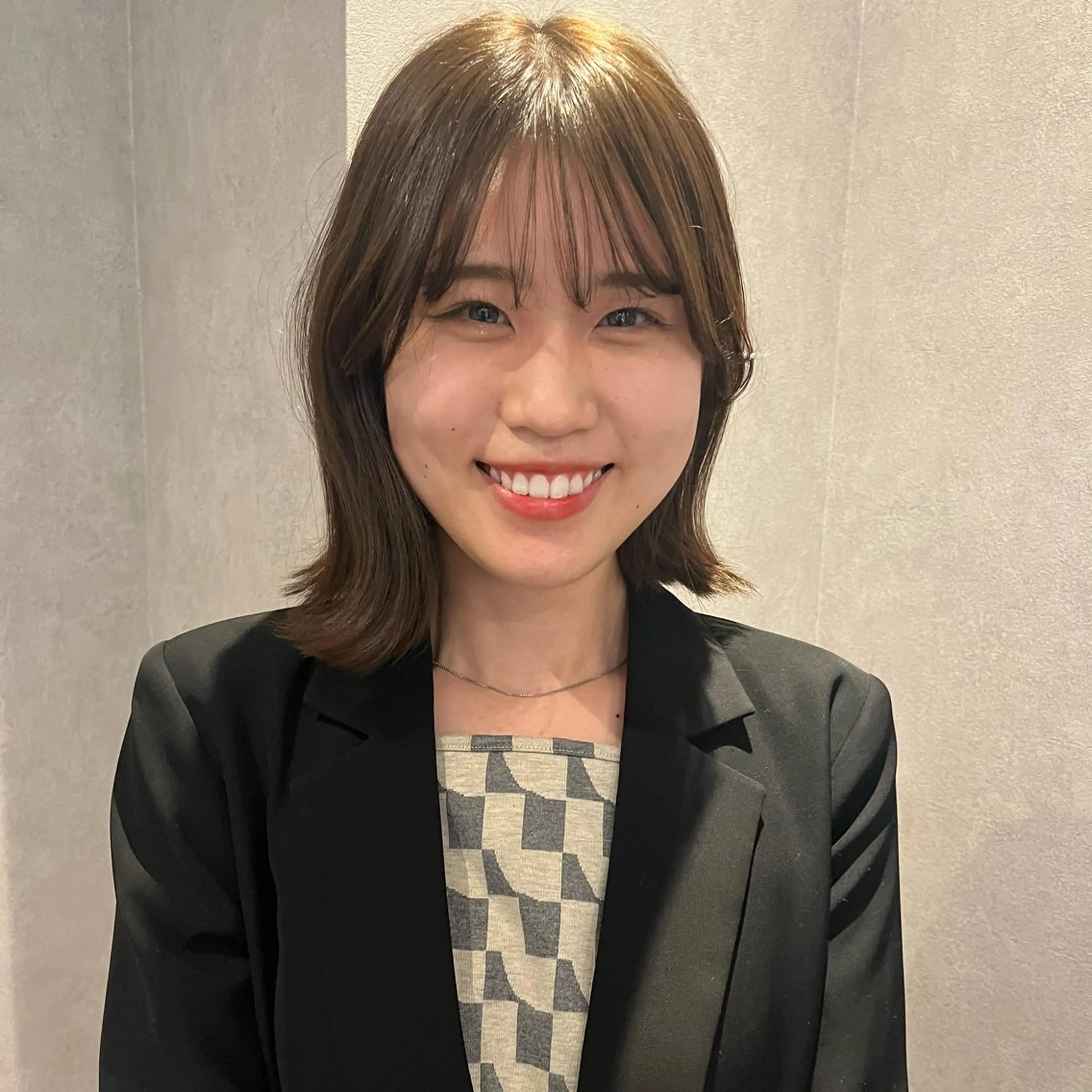 カラー 小島 葵のヘアスタイル