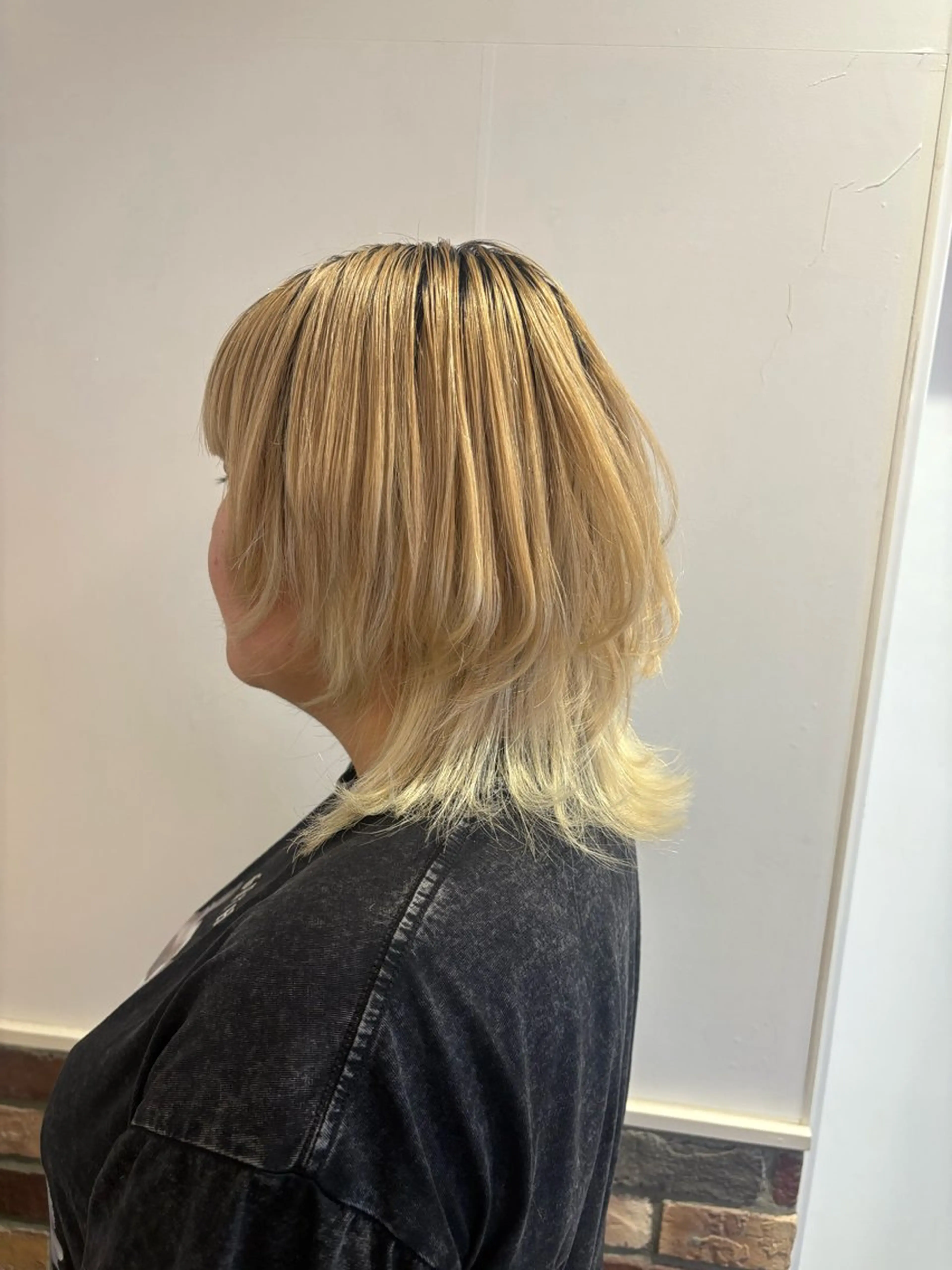 ミディアム ウルフカット 棚橋 光海のヘアスタイル