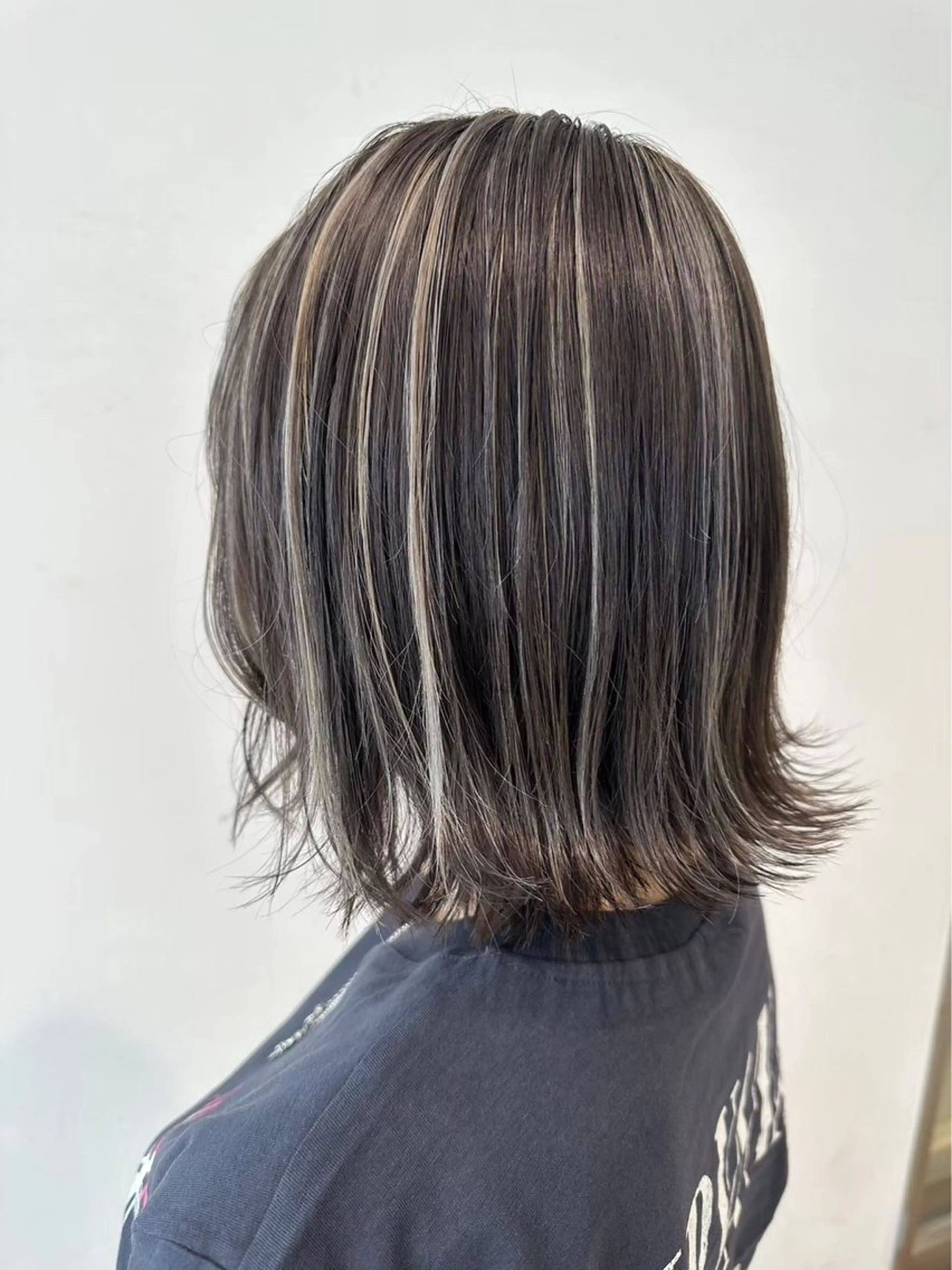 カラー 萩原 彩音のヘアスタイル