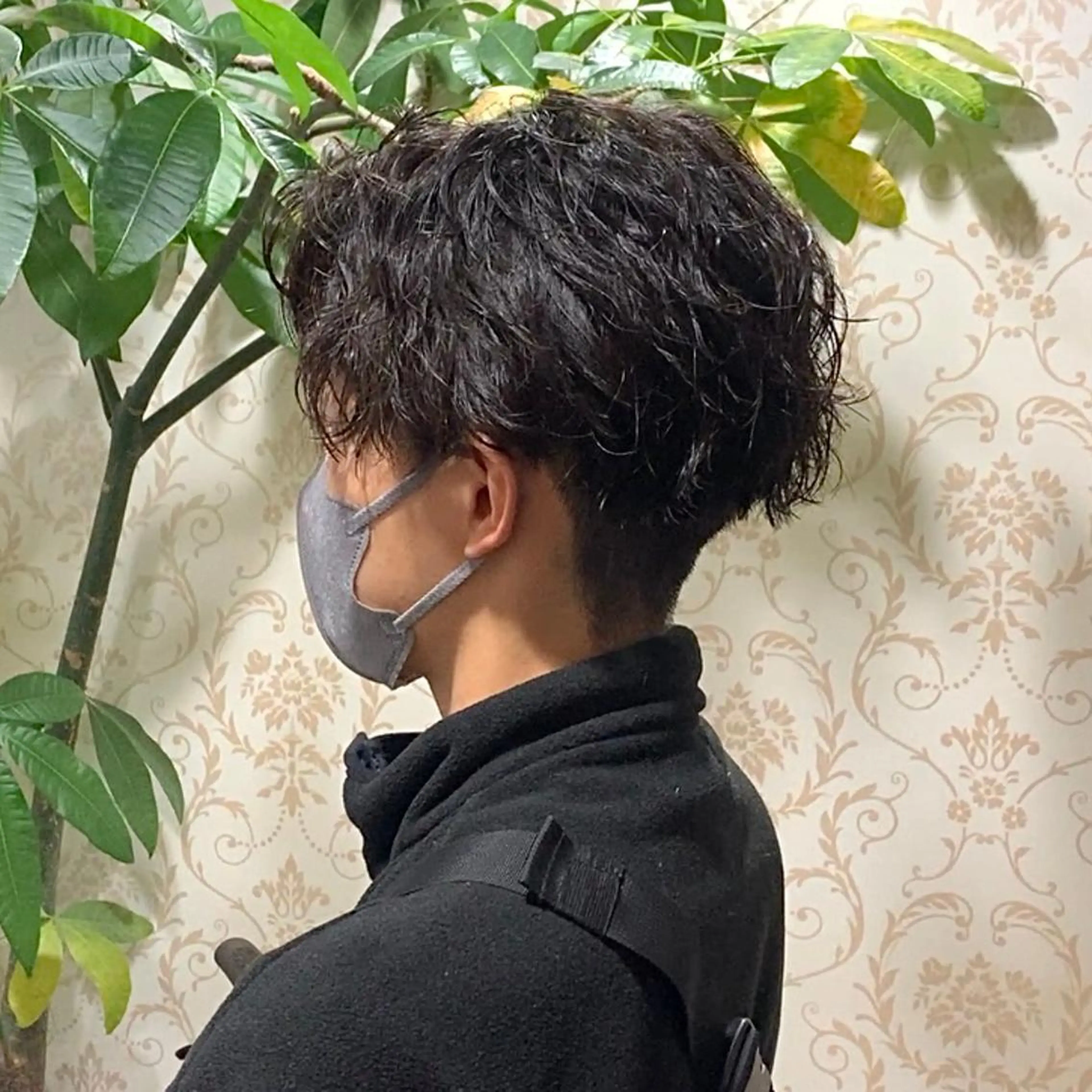 パーマ メンズ センターパート メンズパーマ メンズ縮毛矯正 /メンズパーマ美容師のヘアスタイル