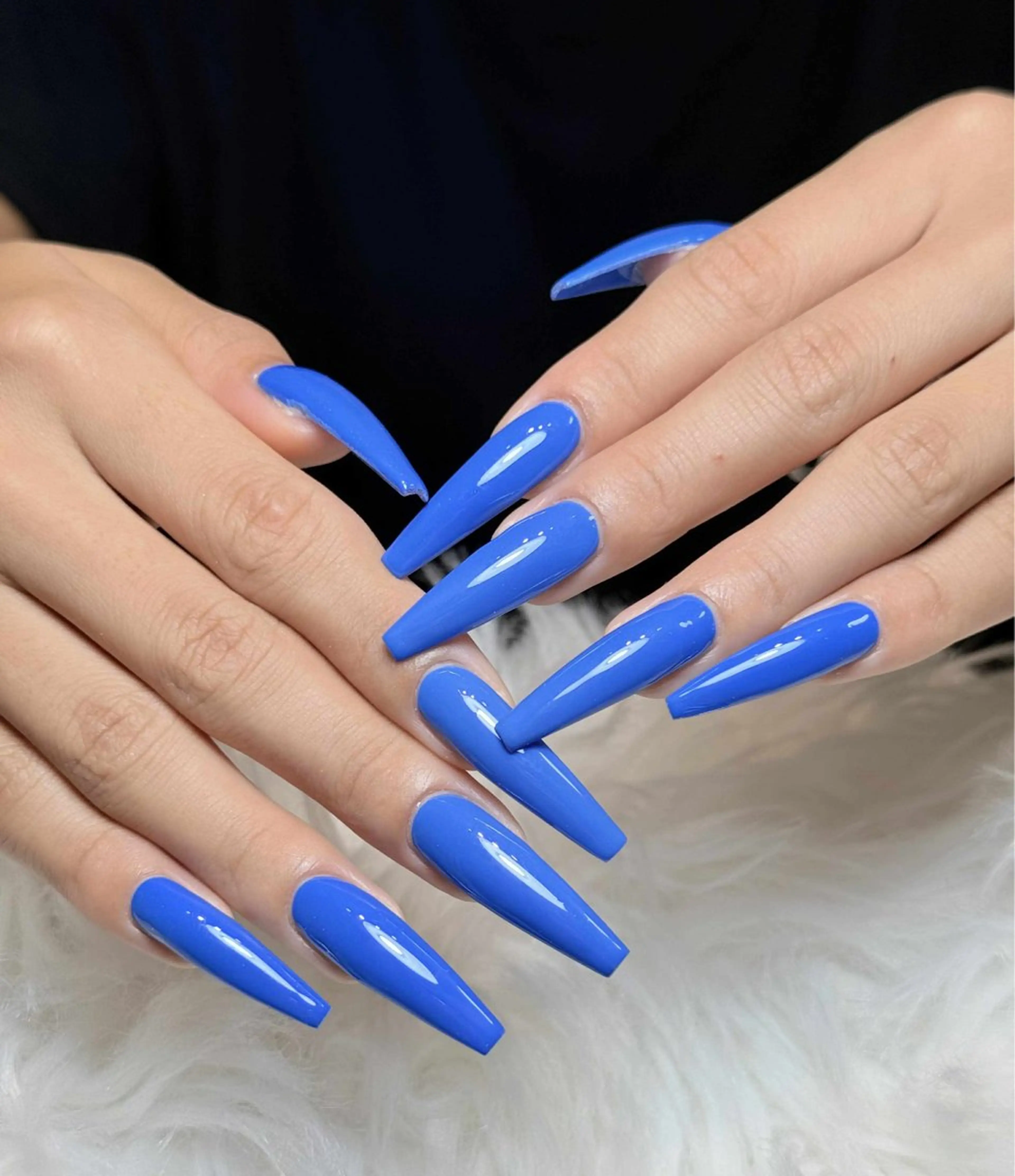 ネイル ボルドー ブラウン チークネイル ドット フットネイル Julli NailStudioのネイルデザイン