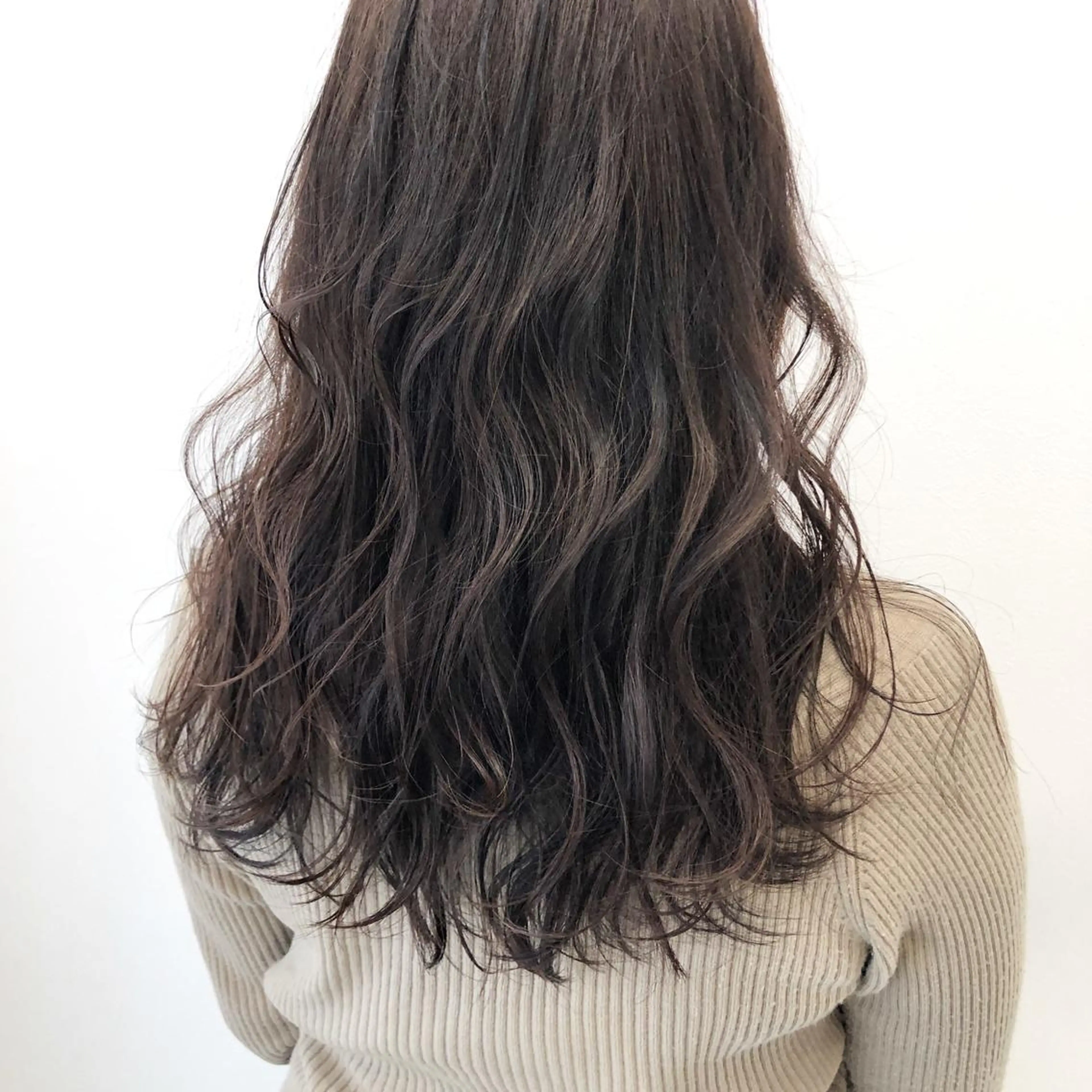 ロング カット ヘアカラー トリートメント a .のヘアスタイル