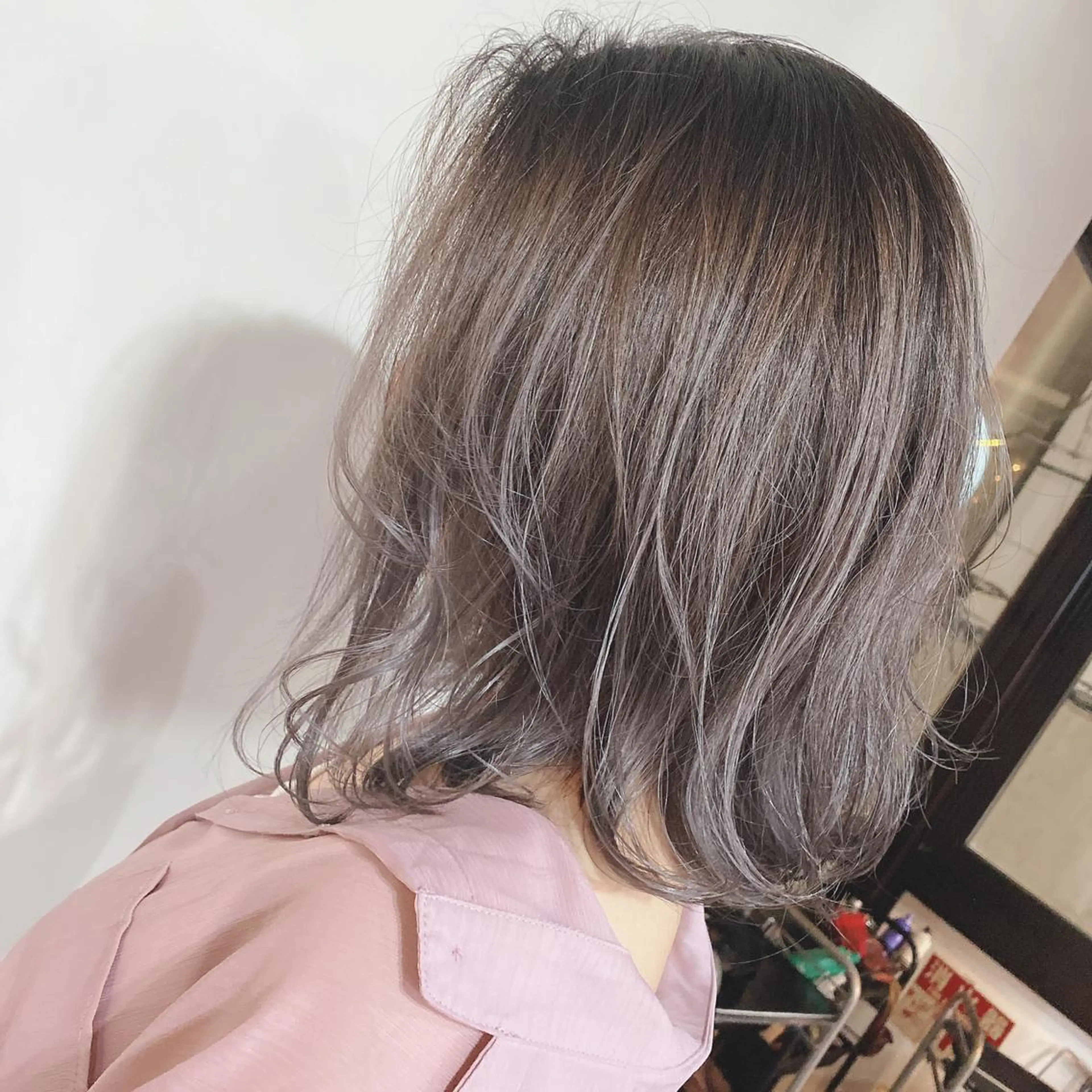 ミディアム カラー グレージュ ハイトーンカラー ハイトーングレージュ ヘアカラー トリートメント 女性指名人気no.1 尾崎のヘアスタイル