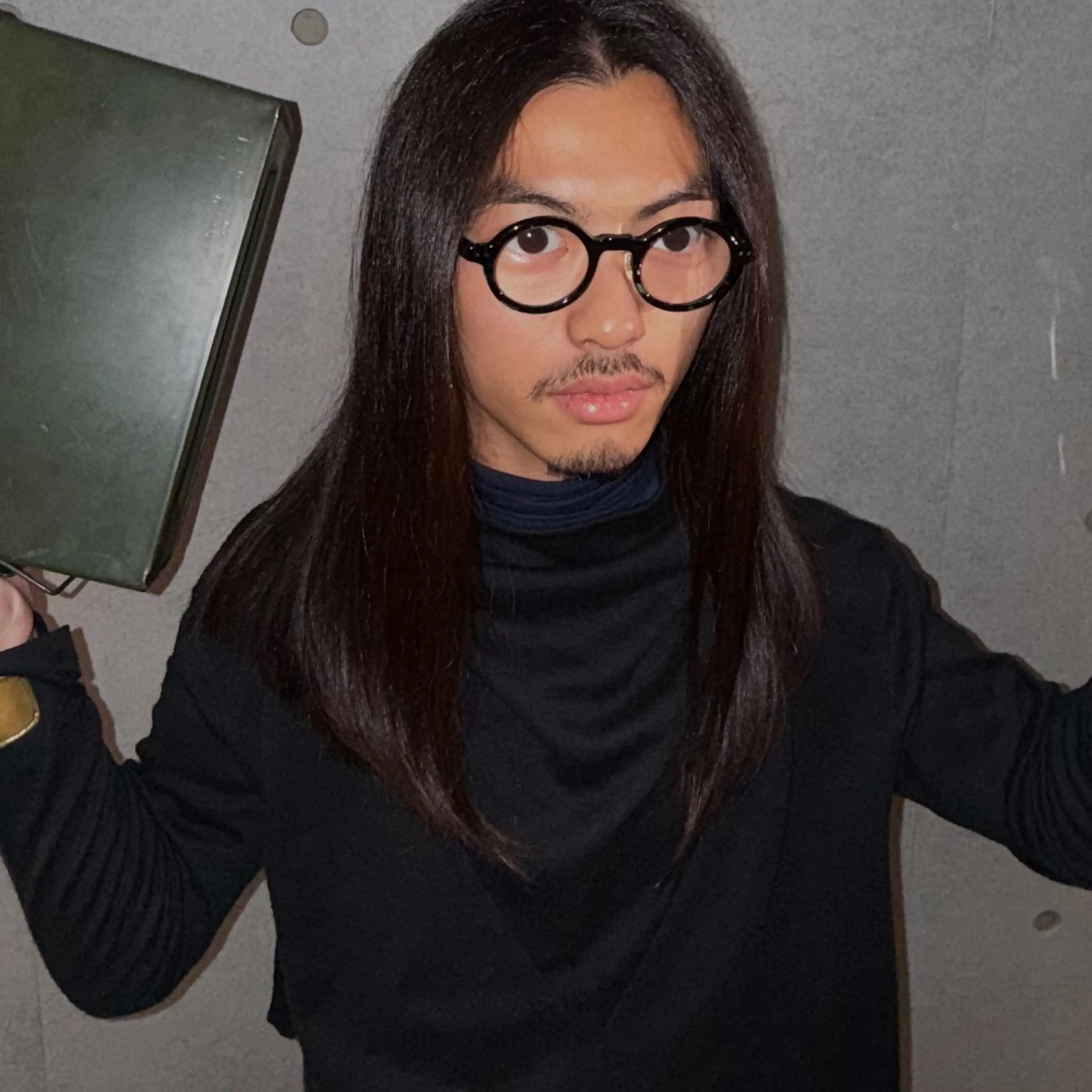 ミディアム ハコ（HACO)所属・豊嶋 暉直のヘアスタイル