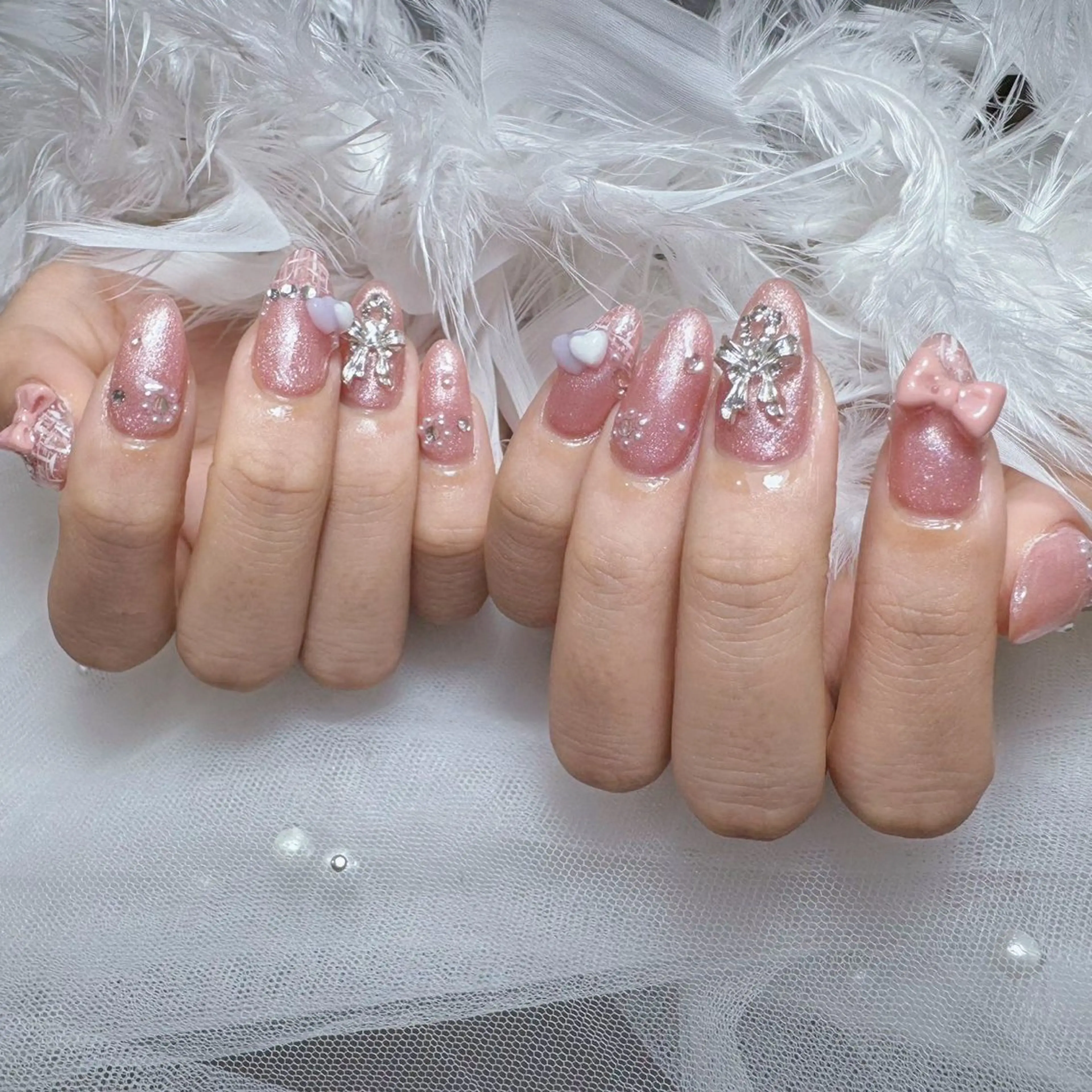 ネイル アートネイル オーロラネイル ガーリー キラキラネイル 韓国ネイル Yuki 🍁のネイルデザイン