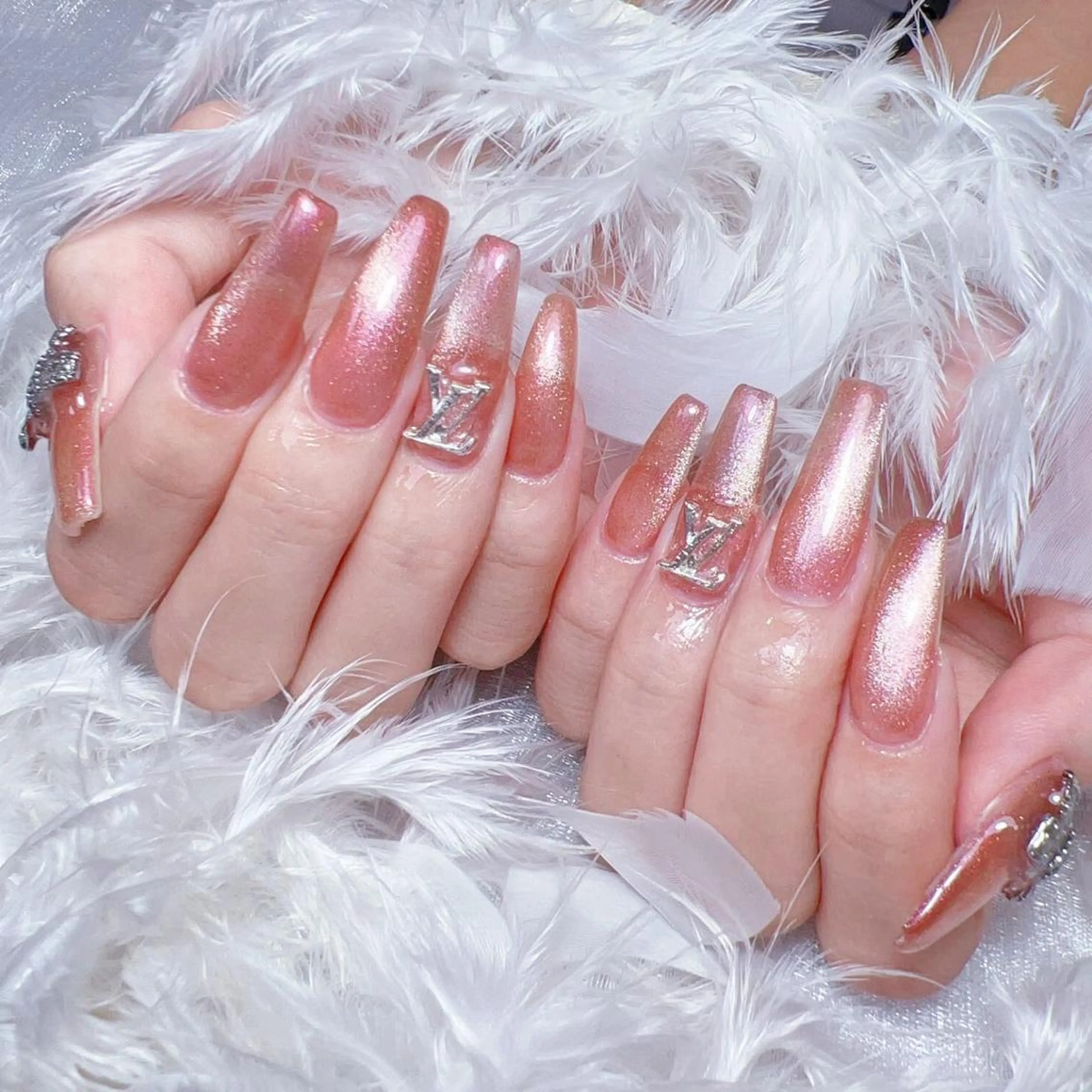 ネイル アートネイル オーロラネイル ガーリー キラキラネイル 韓国ネイル Nail Monsterのネイルデザイン