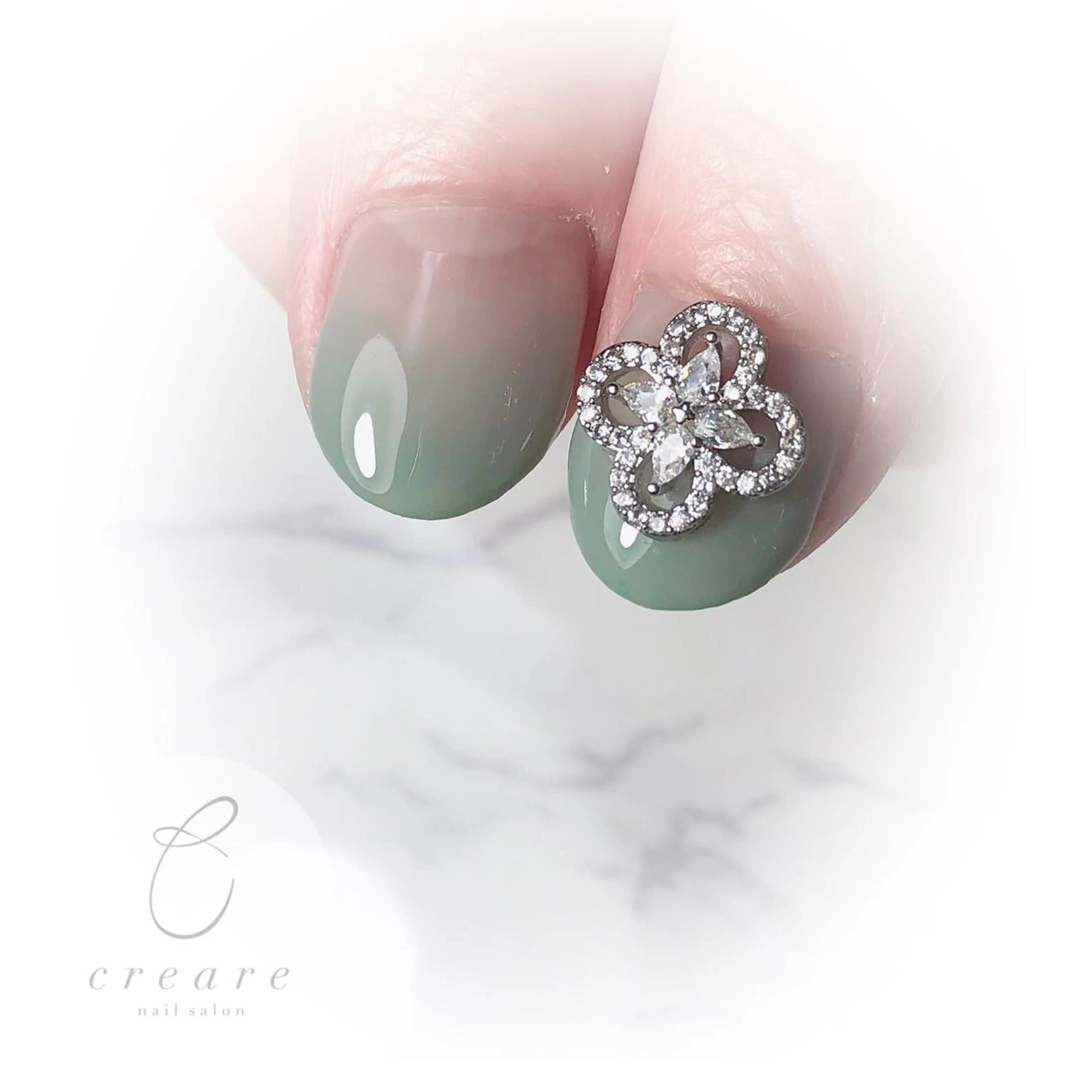 ネイル アートネイル ジェルネイル グラデーション グリーン キラキラネイル 辻野 和枝のネイルデザイン