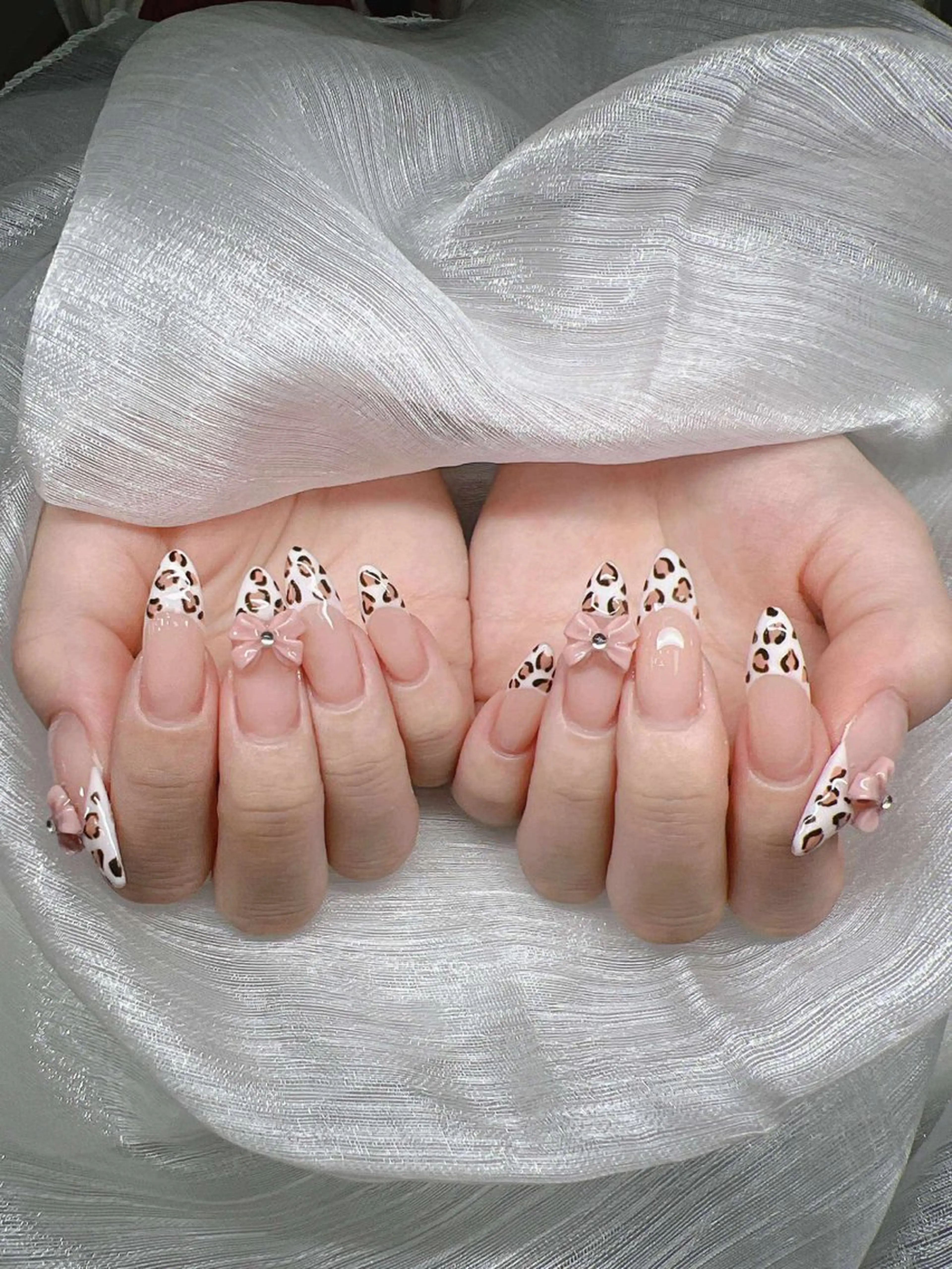 ネイル 長さ出し グラデーション 卒業式 キラキラネイル マグネットネイル ハンドネイル Lee Nailsのネイルデザイン