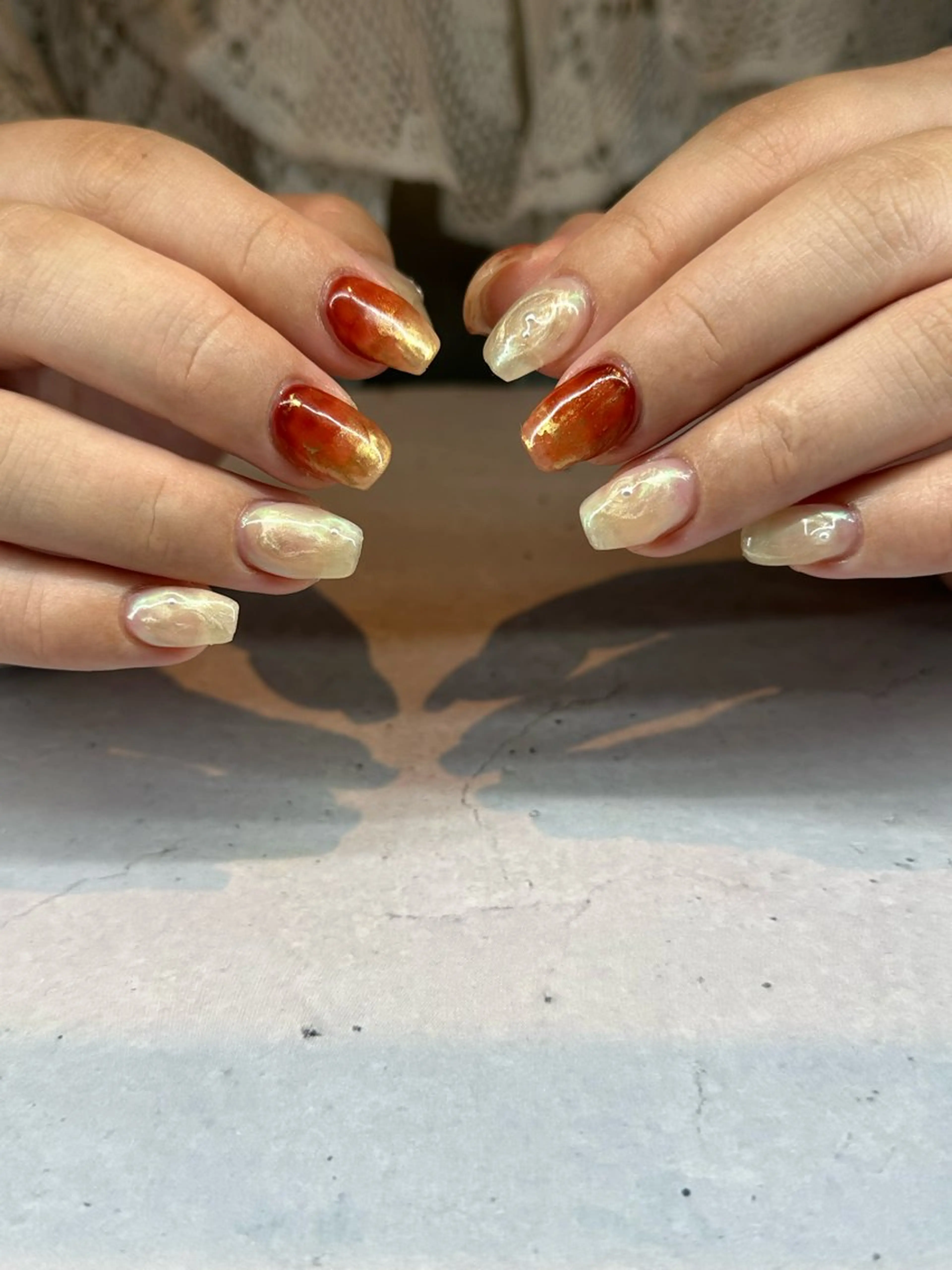 ネイル ブルー マグネットネイル ミラーネイル ニュアンスネイル ぷっくりネイル ハンドネイル nailsalon Daphneのネイルデザイン