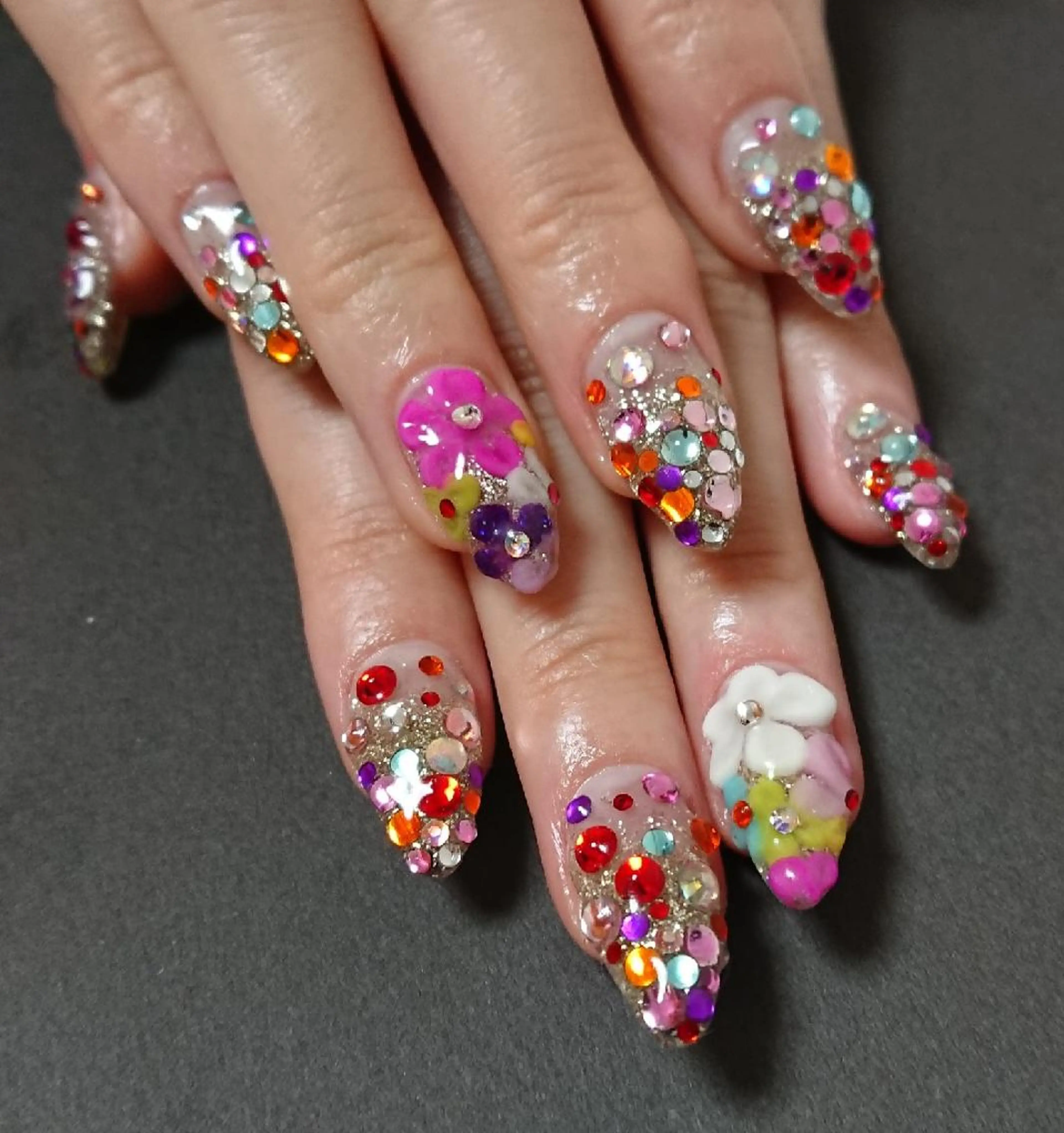 ネイル アートネイル スカルプネイル ストーンネイル Lilith Nailのネイルデザイン