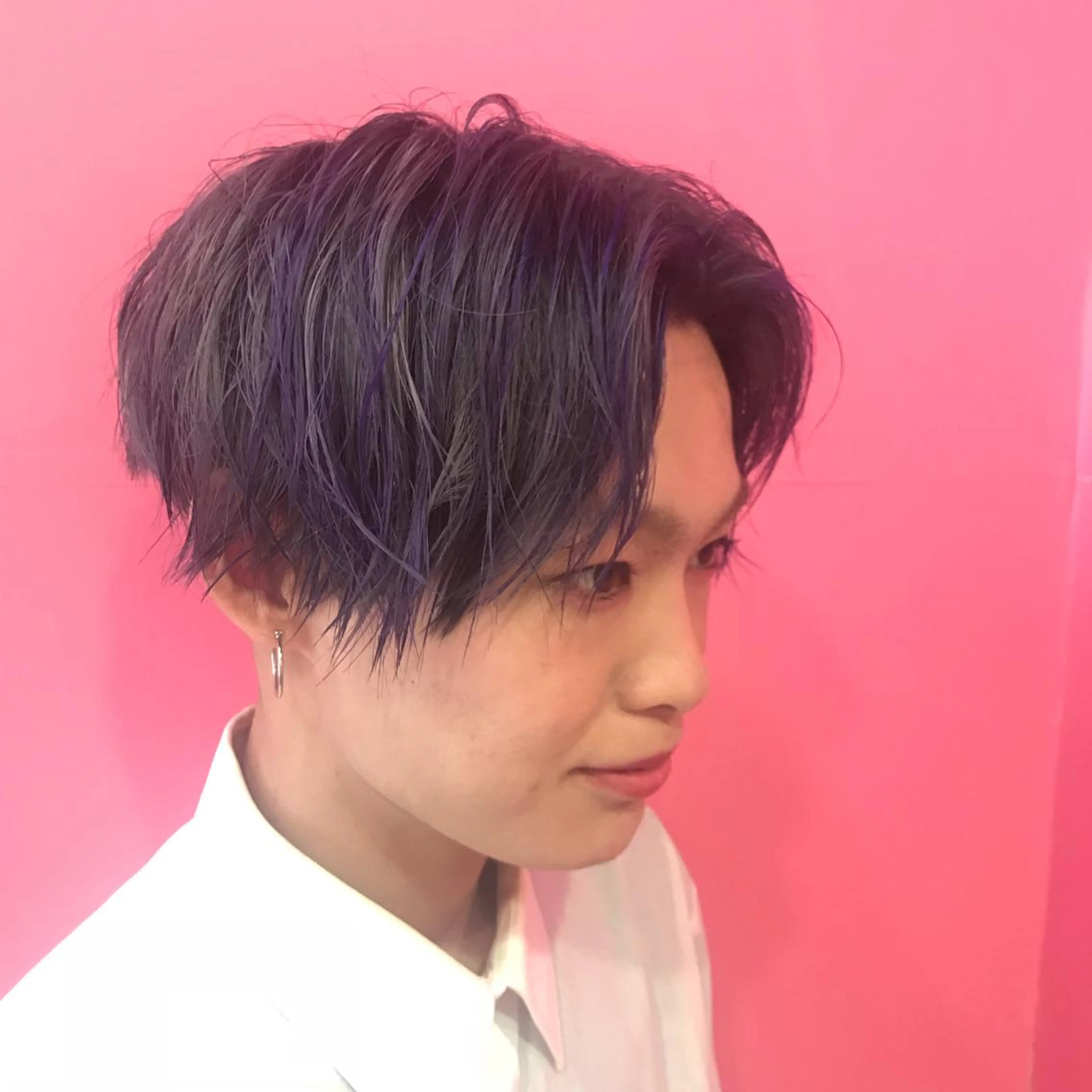 ショート カラー メンズ センターパート メンズハイトーン アッシュ アッシュグレー ハイトーンカラー Vir by browのヘアスタイル