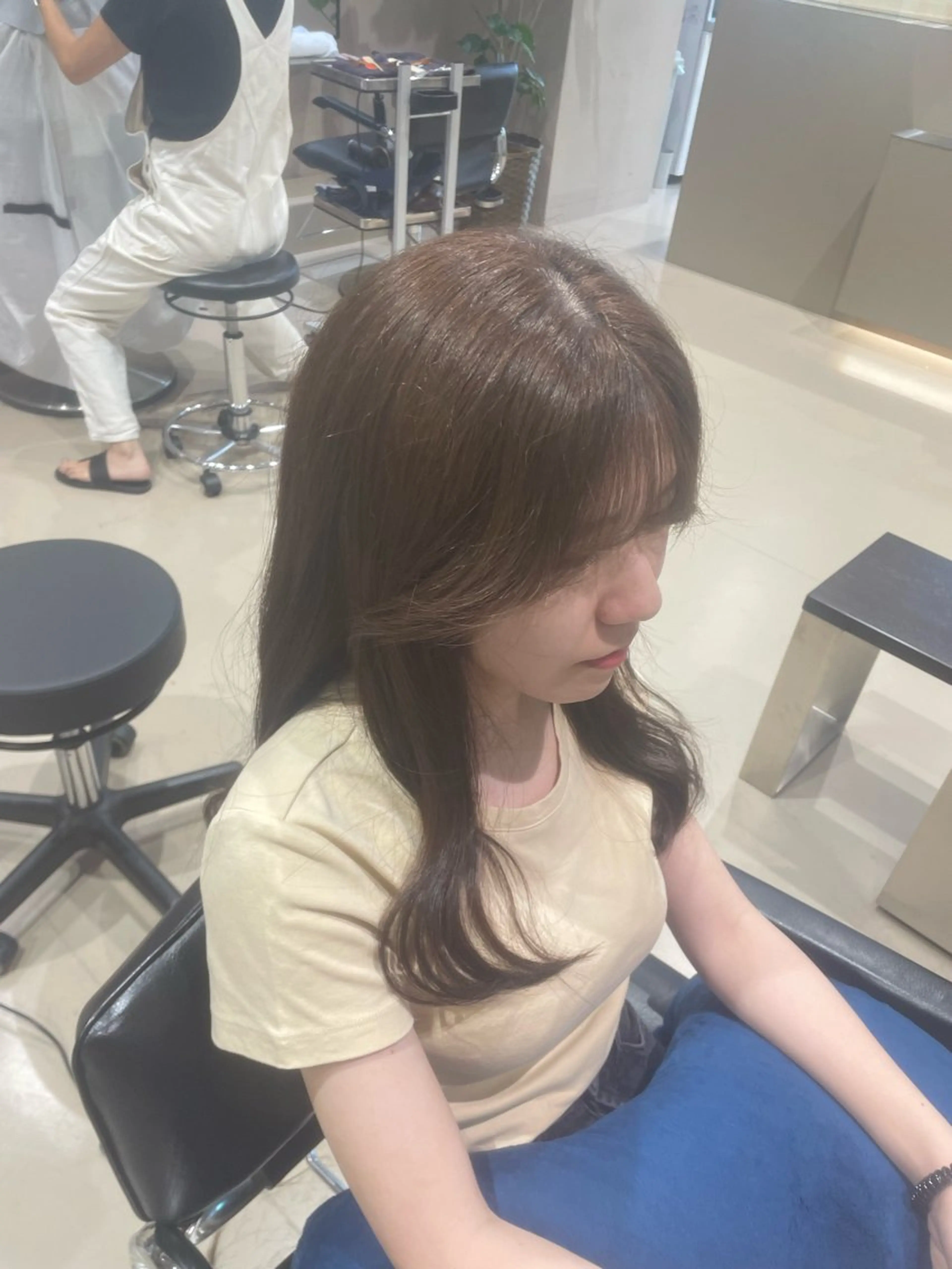 セミロング 顔周りカット 韓国風ヘア サイドバング けいせい/横浜/カッ ト/フェード/カラーのヘアスタイル