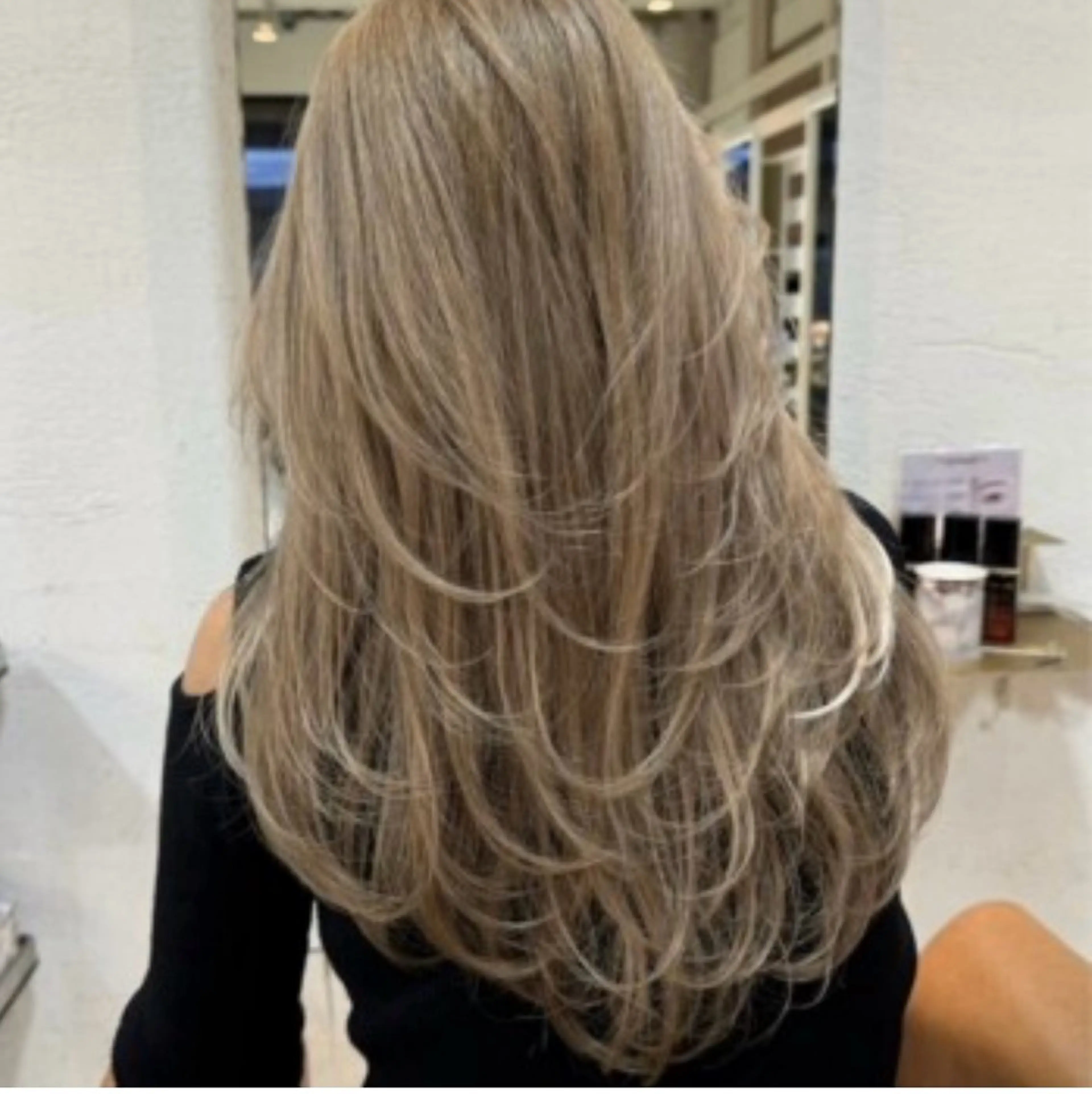 カラー 松尾 茉優のヘアスタイル